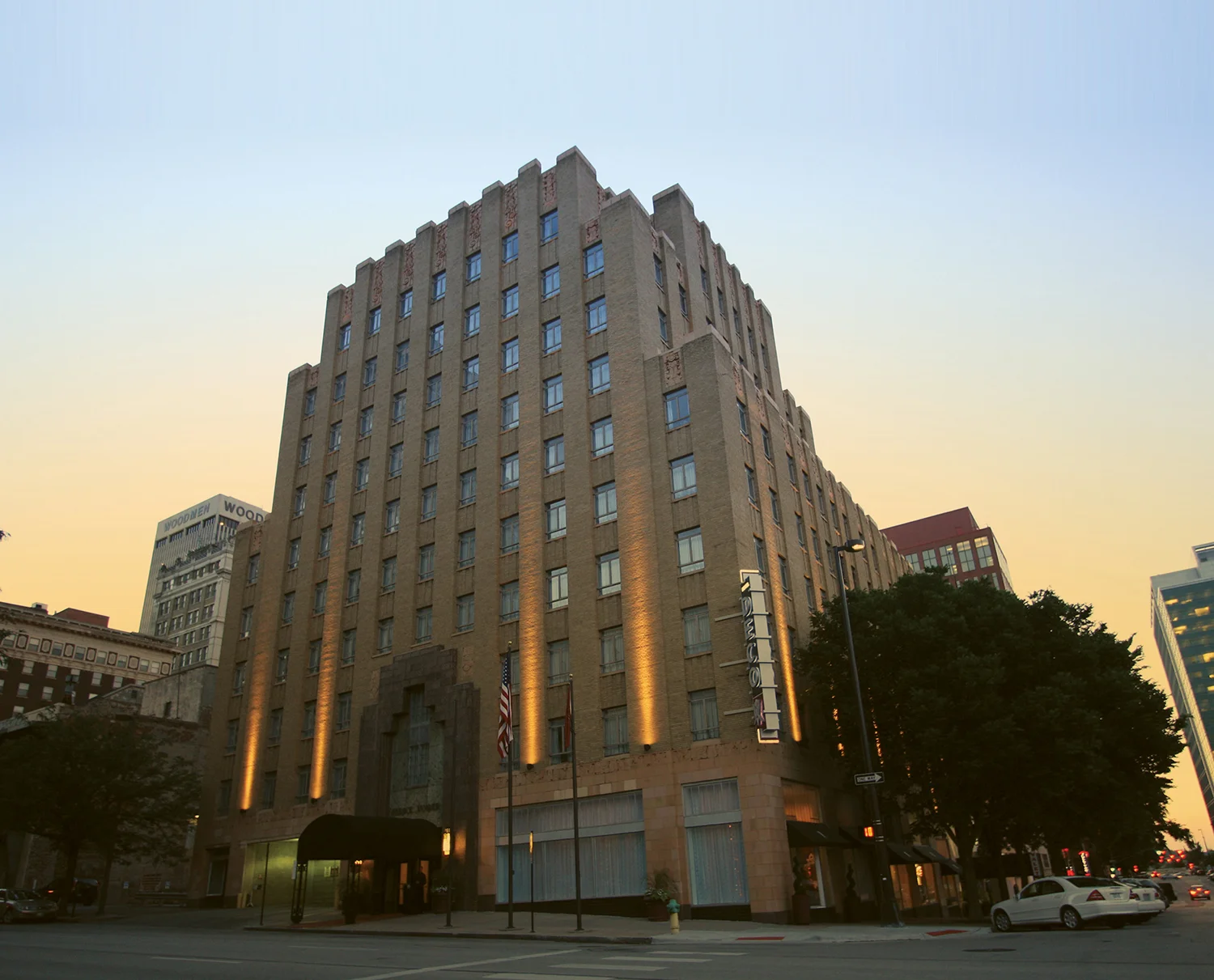 hotel_deco_outside.jpg