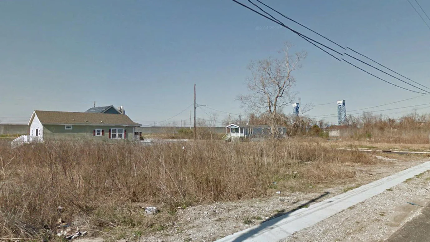 2138 Deslonde St.jpg