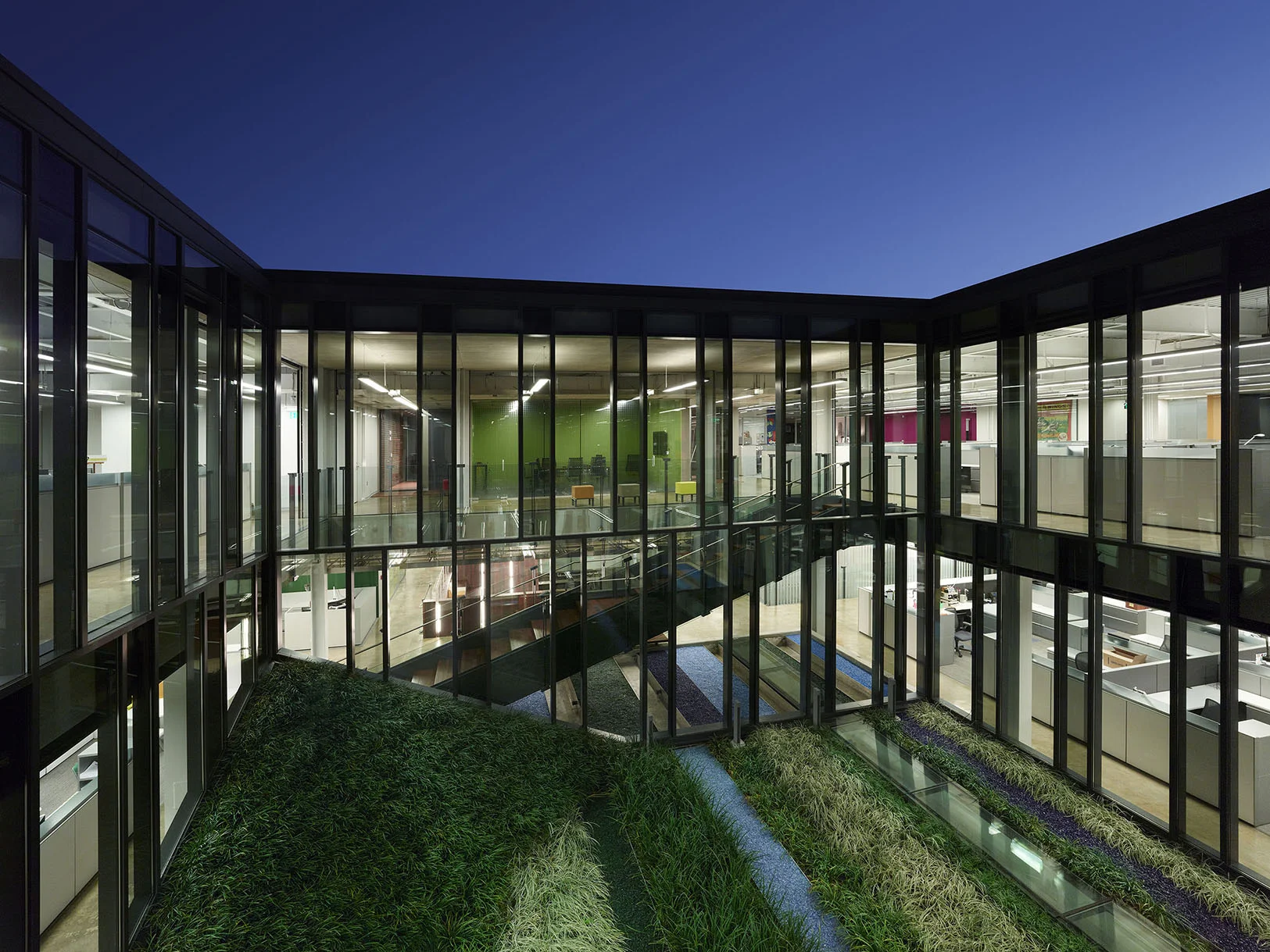Figure SEQ Figure \* ARABIC
8: Multi-story landscaped atria allows the introduction of natural light and a view to greenery in the Lamar Headquarters building. Photographer: Tim Hursley