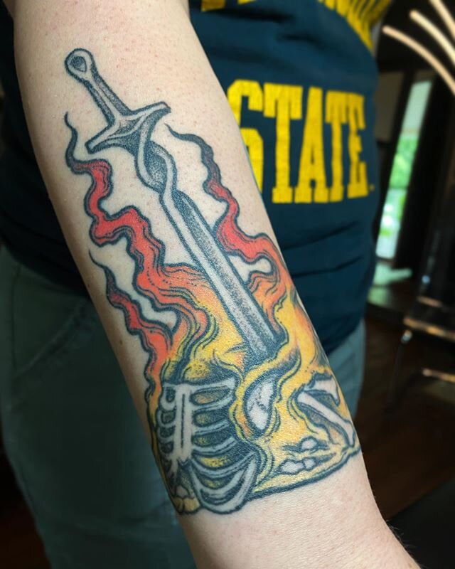 Snagged a healed shot of this Dark Souls piece I did for Jay during the fundraiser last week. Thanks so much for getting rad stuff and being the best!