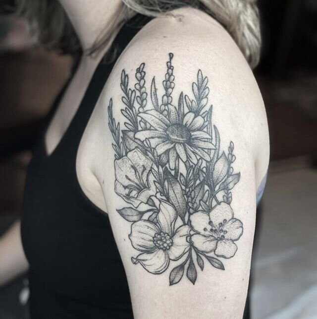 Super healed on @christiberli who always gets amazing stuff and always is so much fun to talk to while we&rsquo;re zappin sick tats. Thanks so much for being great and taking perfect care of your tattoo!