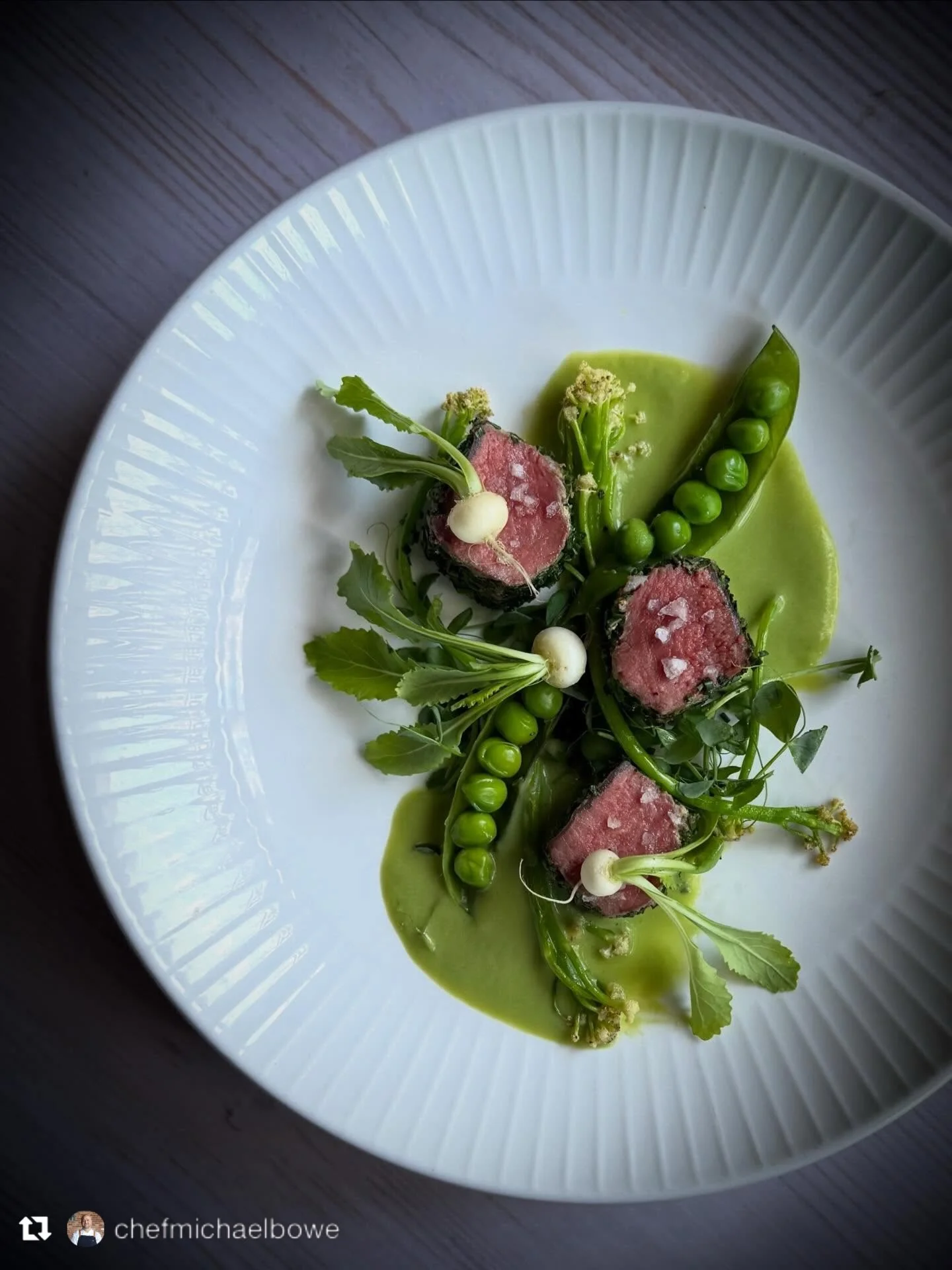💚🇺🇸🐑🇺🇸💚 @chefmichaelbowe &ldquo;Chive Crusted @freedomrunfarm Lamb Tenderloin, English Pea Pur&eacute;e Mounted in Onion Stock, Florentino Cauliflower, Micro Hakurei Turnips, @sadona_farms Pea Shoots, Peruvian Sal de Maras - Spring on our mind
