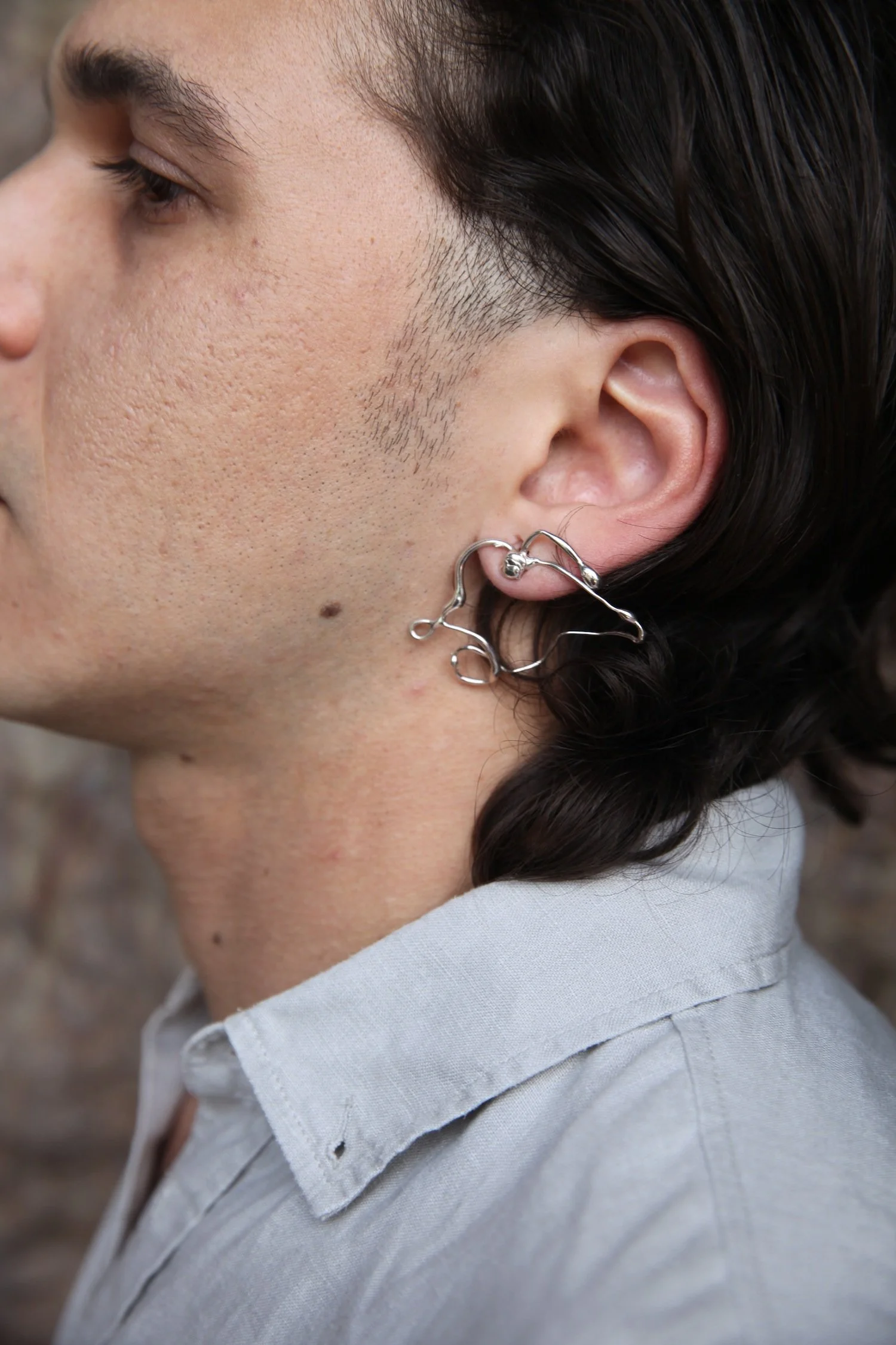 Fluida single earring silver 2, indossato.JPG