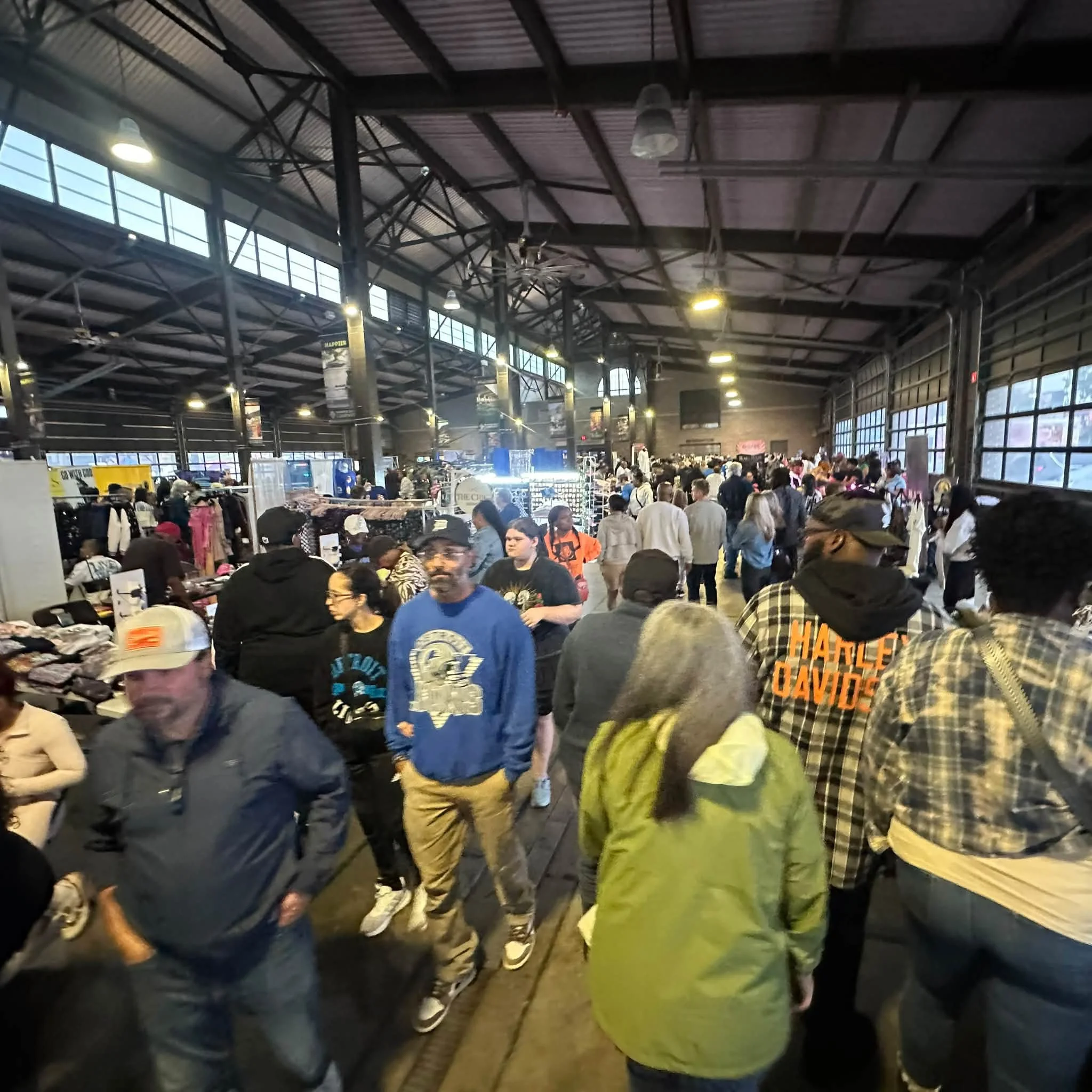 As I get older I recognize how unimpressed by things I am.  I say that to say that I was highly impressed from what I witnessed last night in the Eastern market. Great parking, lots of good vendors and parking was good. Music all around in different 