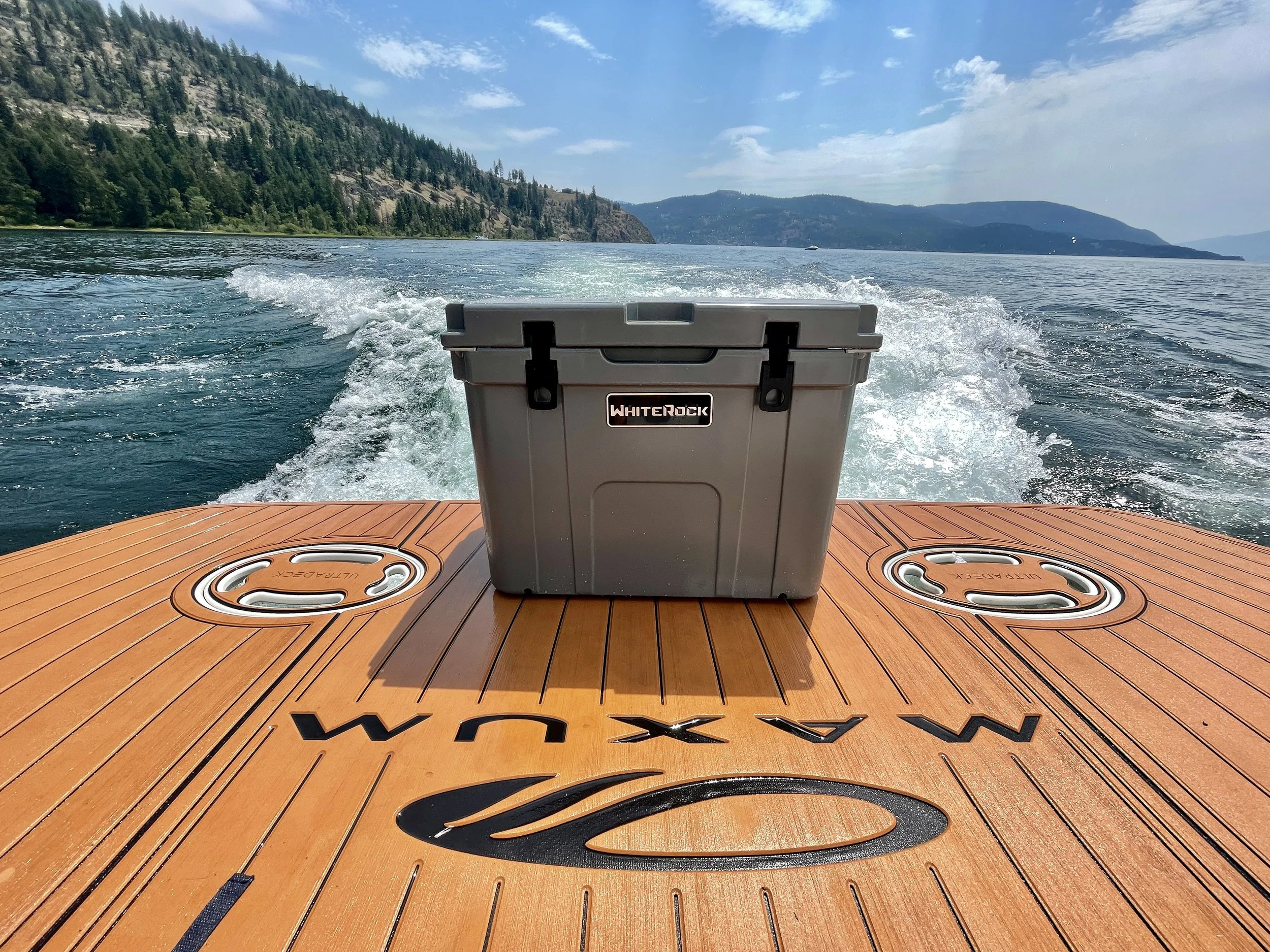 Cooler on swim platform Maxum.jpg