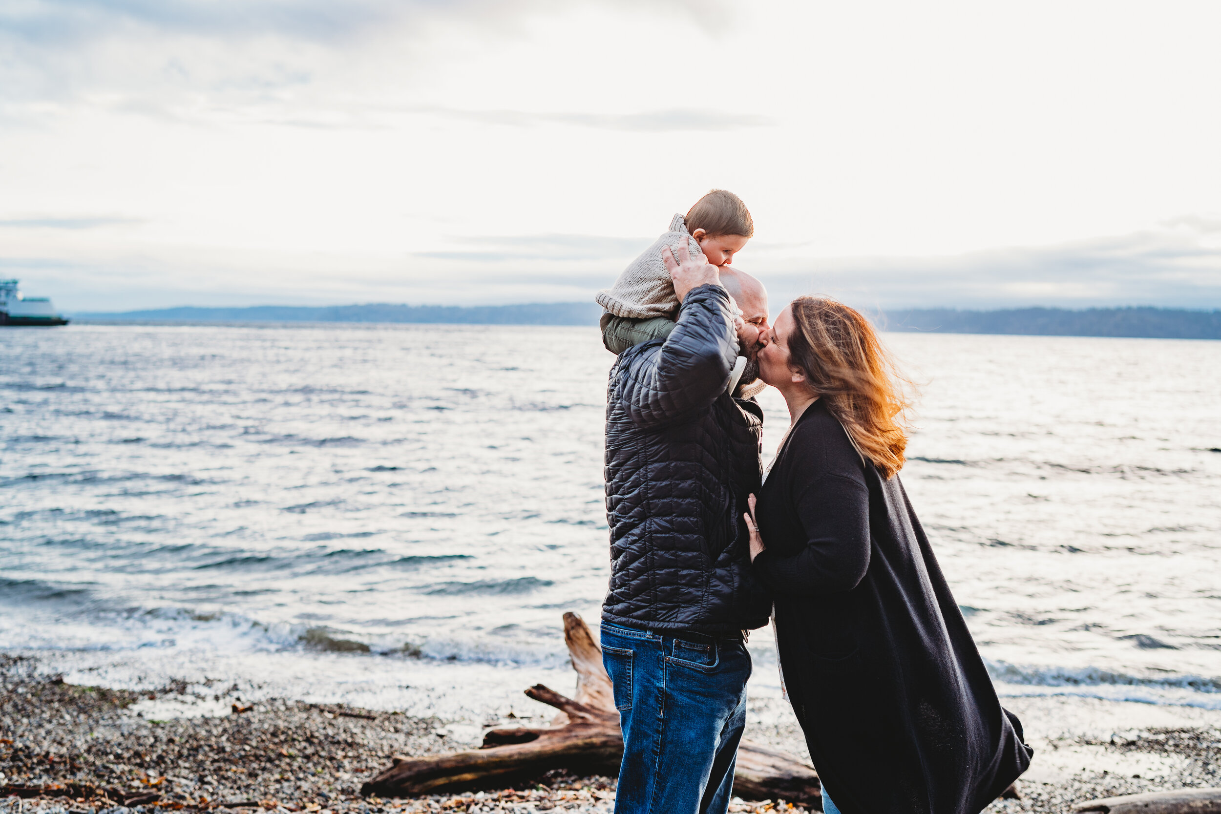 McIntosh Art Co. | November Newborn Outdoor Family Session | Seattle, Washington 