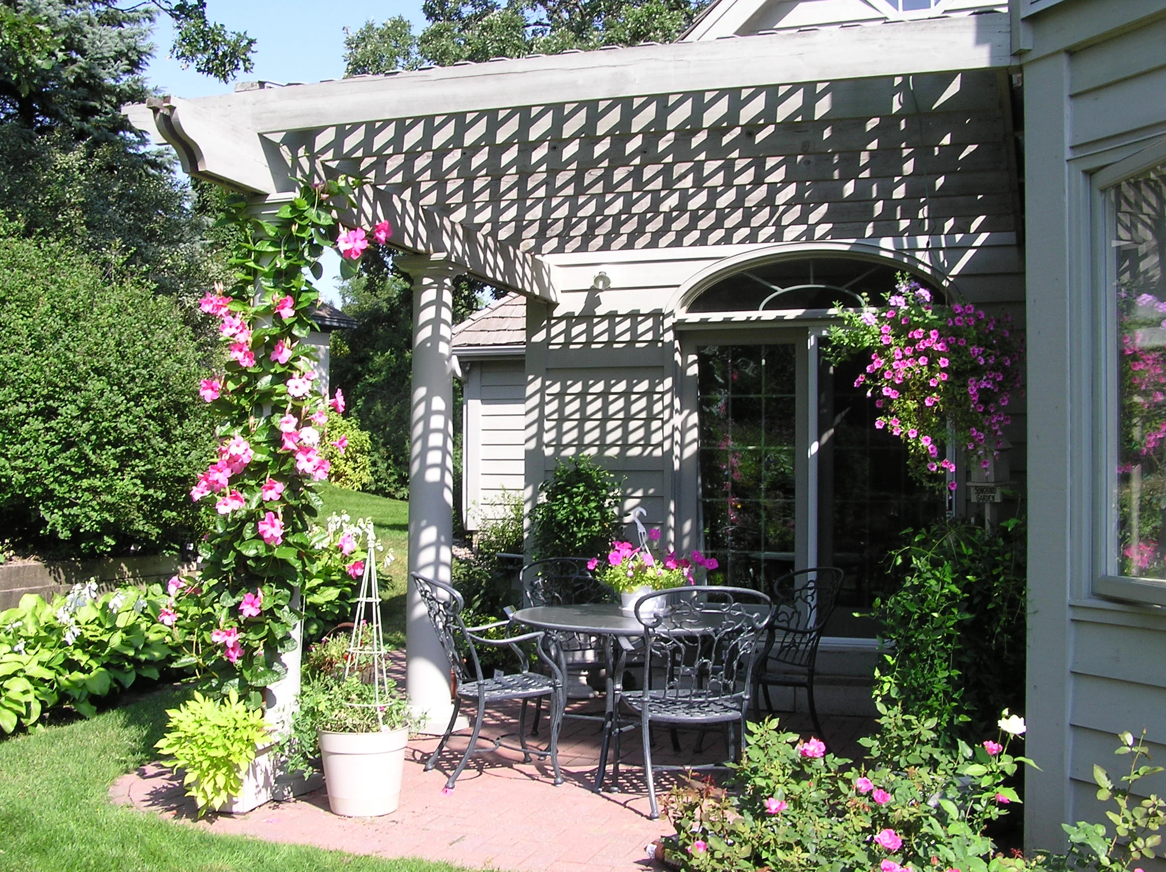 Outdoor Excapes - Creating Luxury Outdoor Living