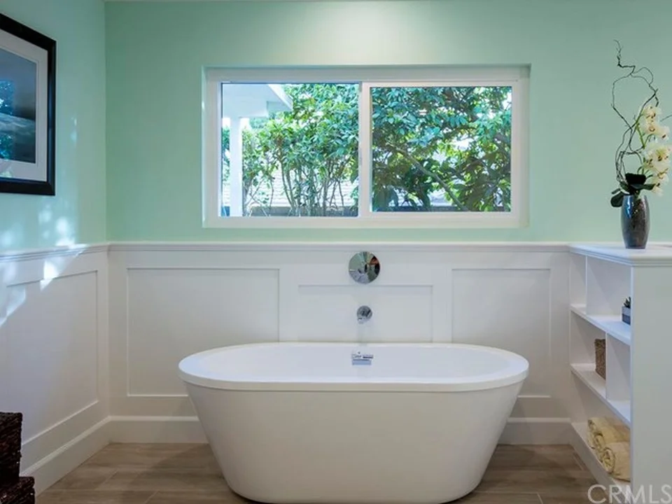 Master Bath Tub.jpg