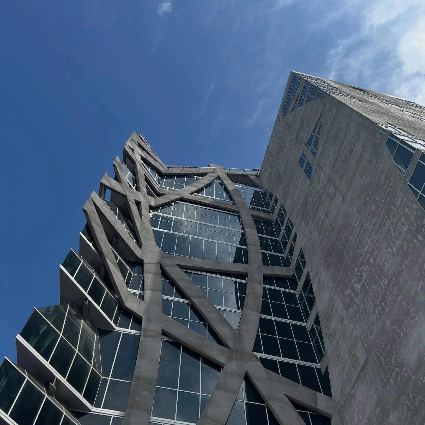 More than meets the eye.

(W)rapper
Eric Owen Moss Architects
Los Angeles, 1997-2023

Thank you Dolan Daggett of @ericowenmoss, @docomomous, @hannahlisesimonson of @arg.create and @docomomo_socal, @sianwinship of SAH/SCC, and Jay Platt of @glendaleco