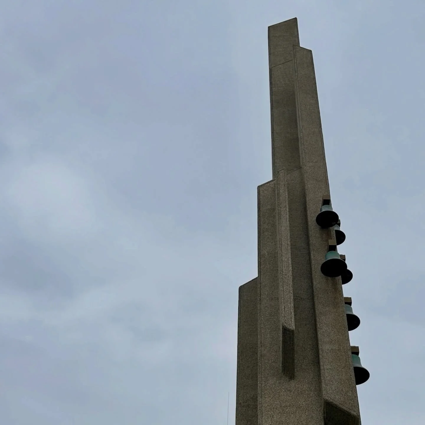 Uplifting lines
Constructed Visions
2026

Pasadena Presbyterian Church
John Gougeon, Gougeon-Woodman
1976

#pasadenapresbyterianchurch
#pasadenaheritage #lookup #church #belltower