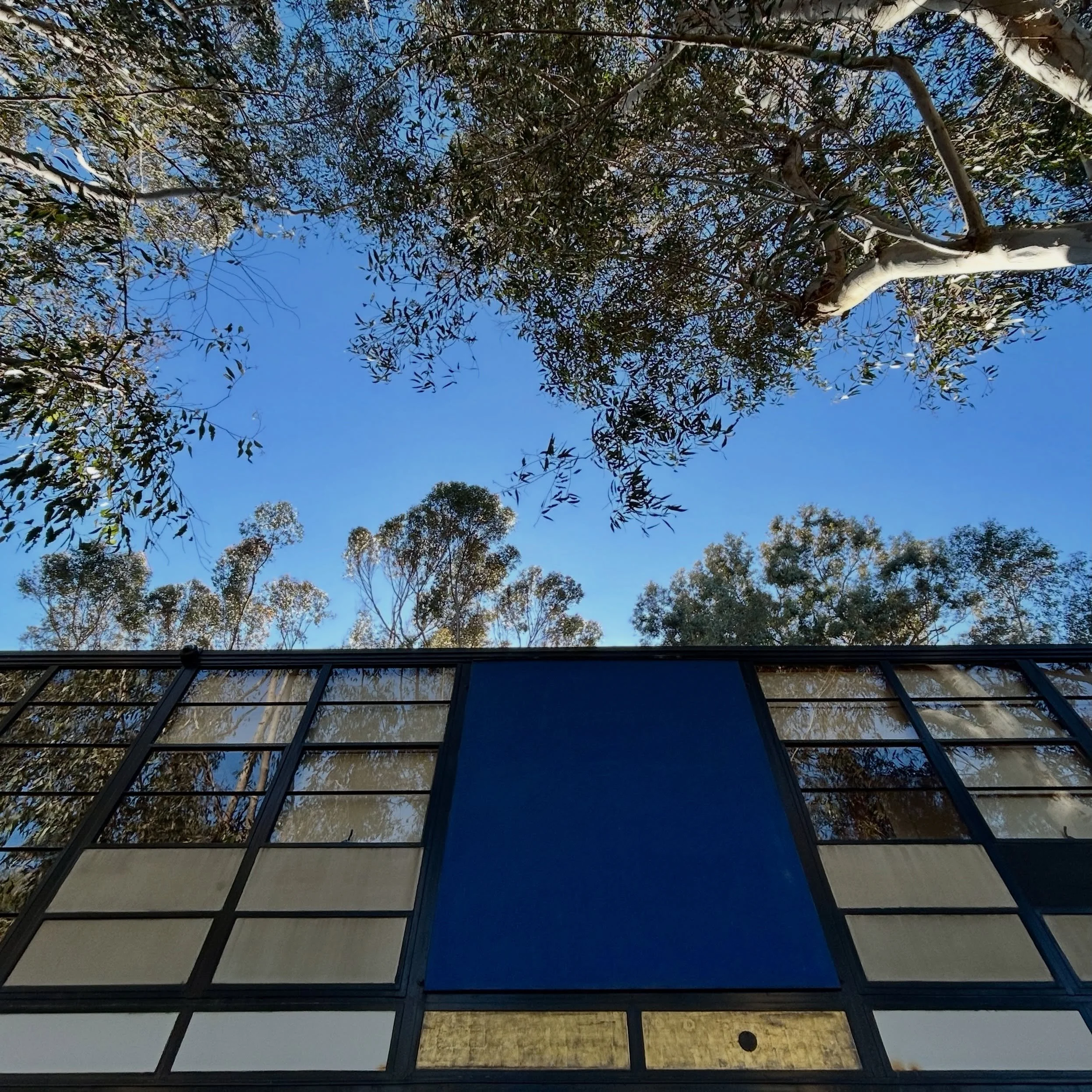 Eternal Inspiration

Eames House 
Case Study House No. 8
Charles and Ray Eames
1949
Pacific Palisades, California

Congratulations to Eckart Maise, @eamesoffice, @eamesfoundation, @kettal,  and @phaidonpress on their excellent new publication, &ldquo