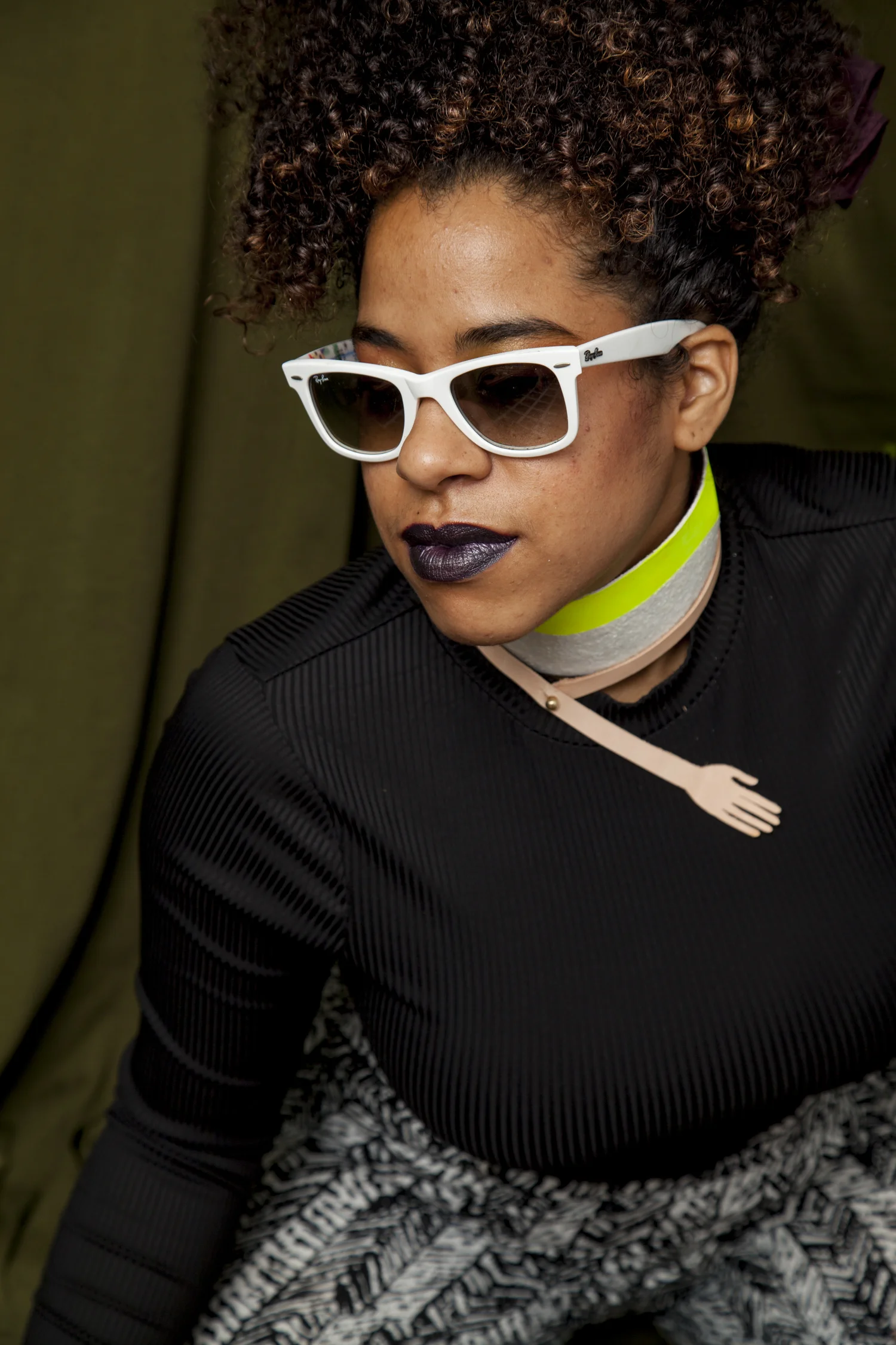 NeonYellowWhiteGlitterChoker.JPG