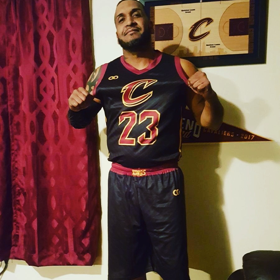 Cavs black red and yellow basketball uniform jersey and short