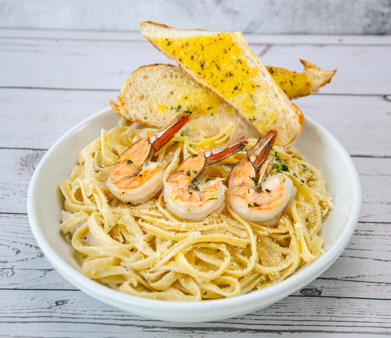 Fettuccine-Alfredo-w-Shrimp.png