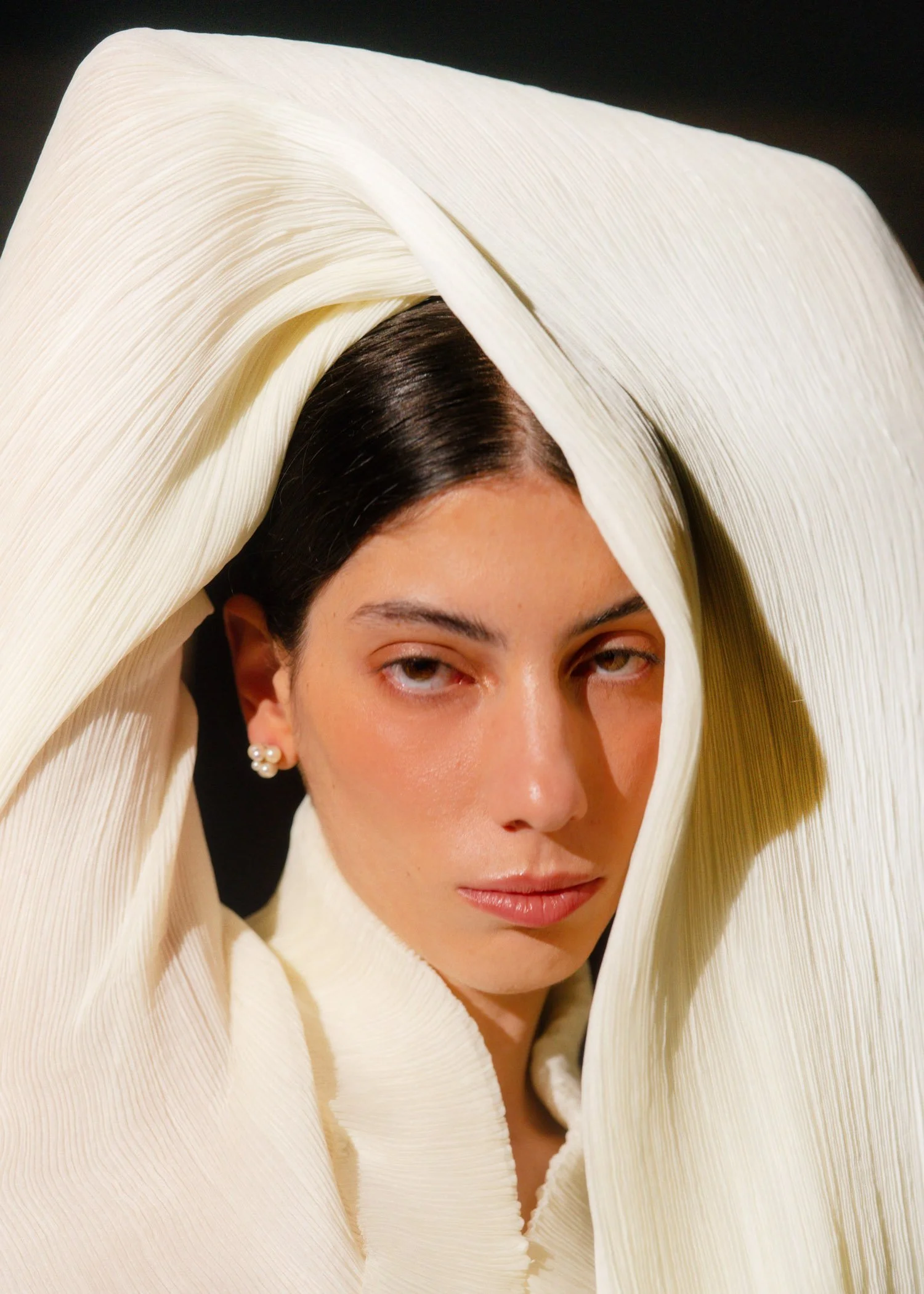 Delfina-Balda-Fantasia-Bridal-4-2027-2028-23.jpg