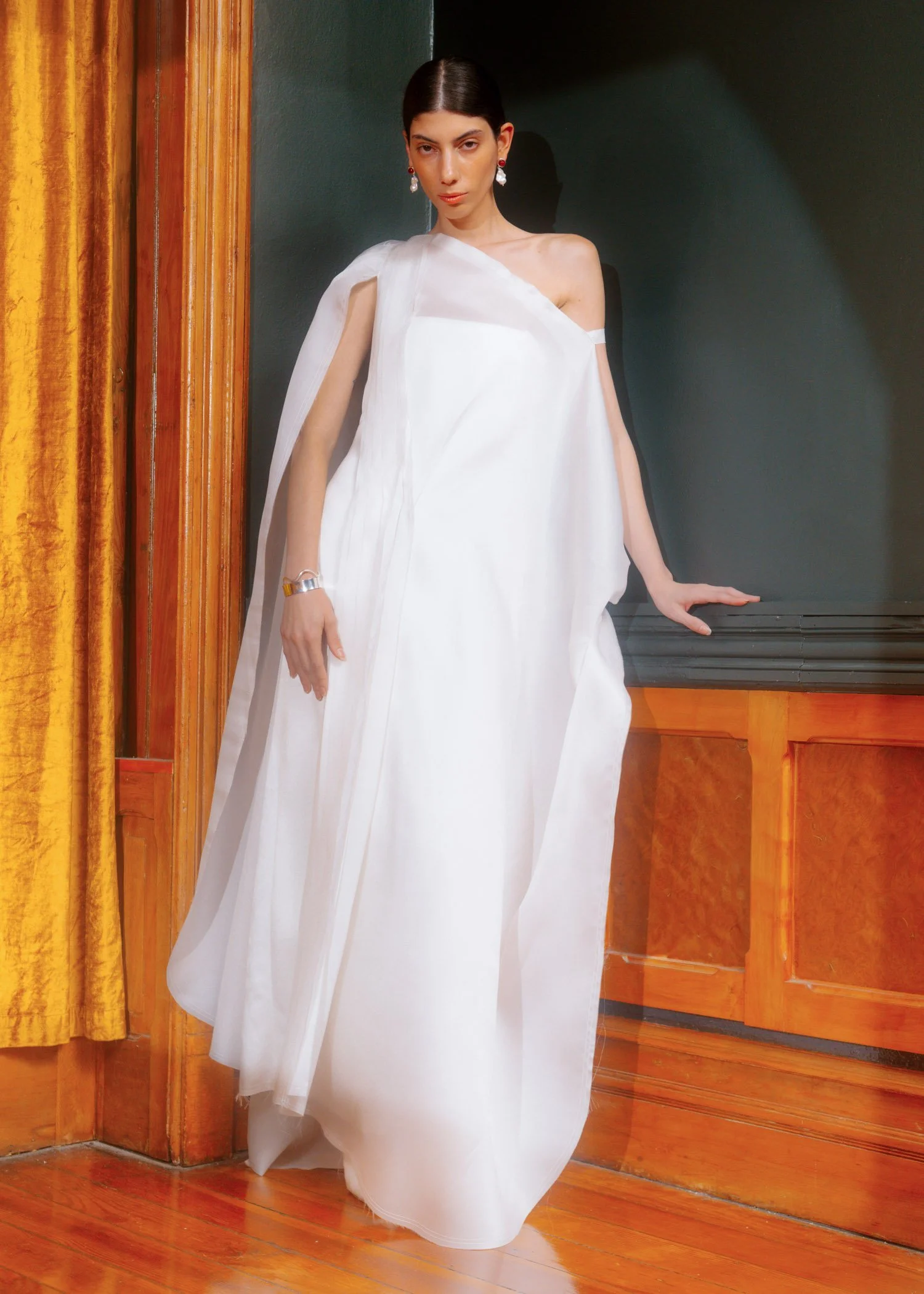 Delfina-Balda-Fantasia-Bridal-4-2027-2028-90.jpg