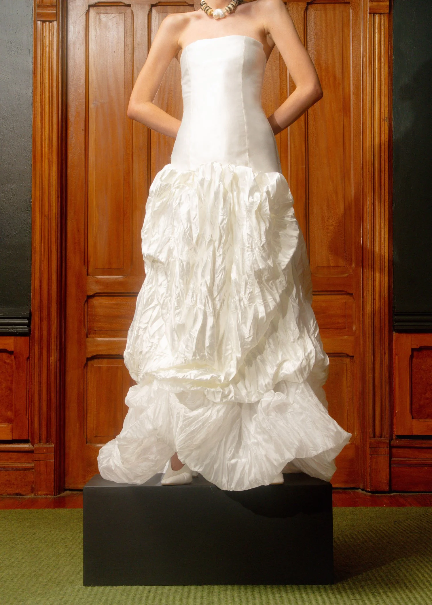 Delfina-Balda-Fantasia-Bridal-4-2027-2028-35.jpg