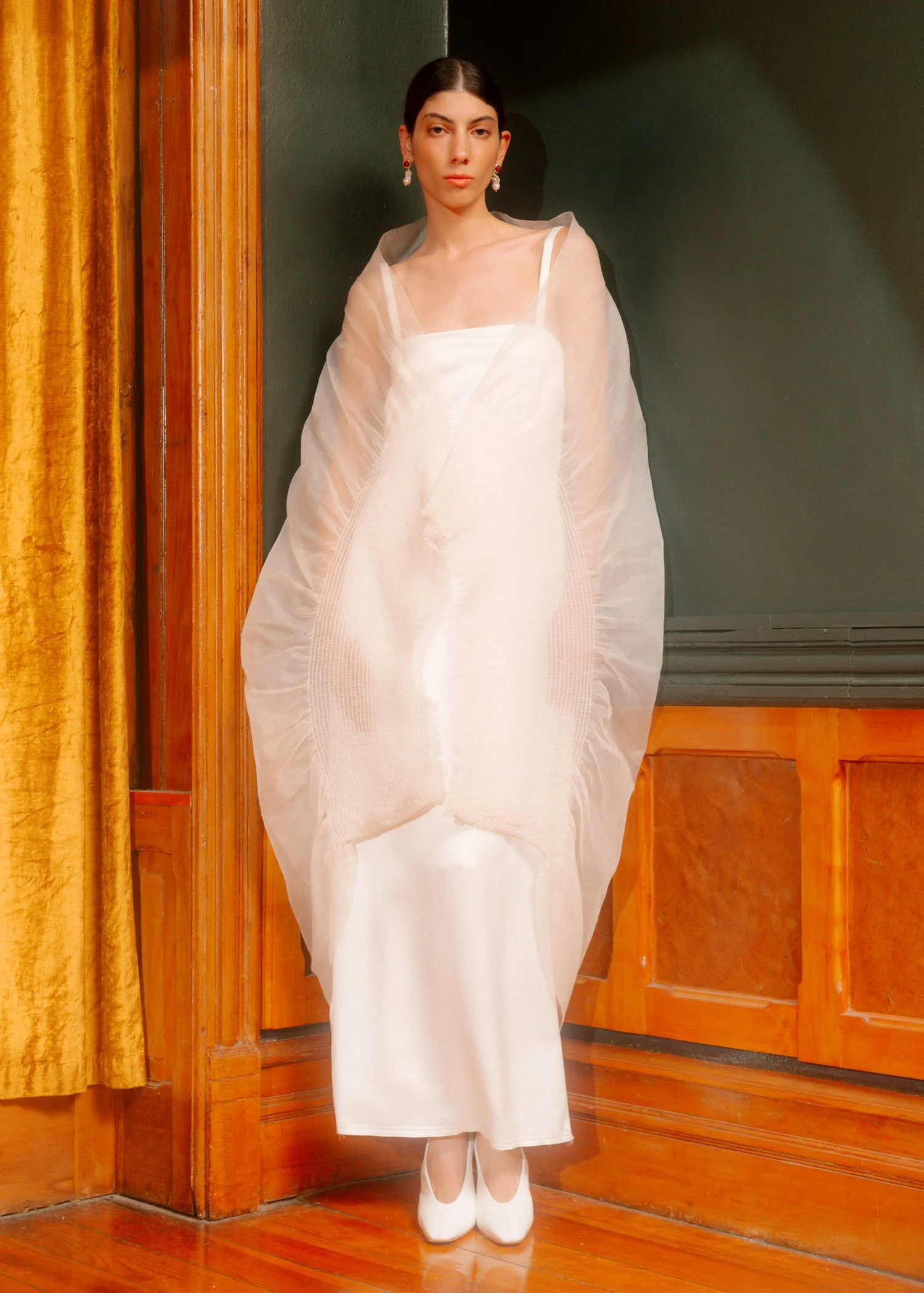 Delfina-Balda-Fantasia-Bridal-4-2027-2028-97.jpg