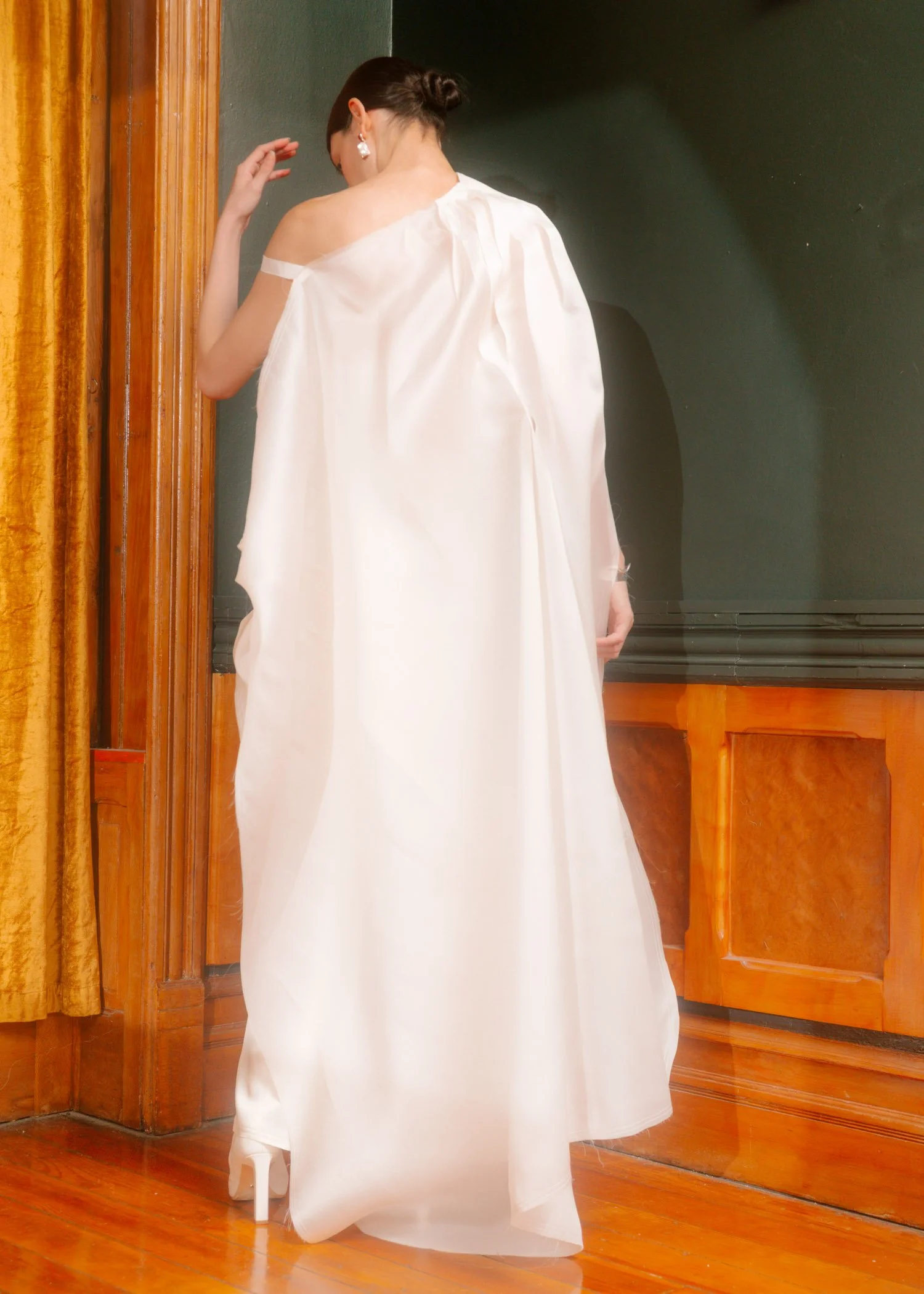 Delfina-Balda-Fantasia-Bridal-4-2027-2028-94.jpg