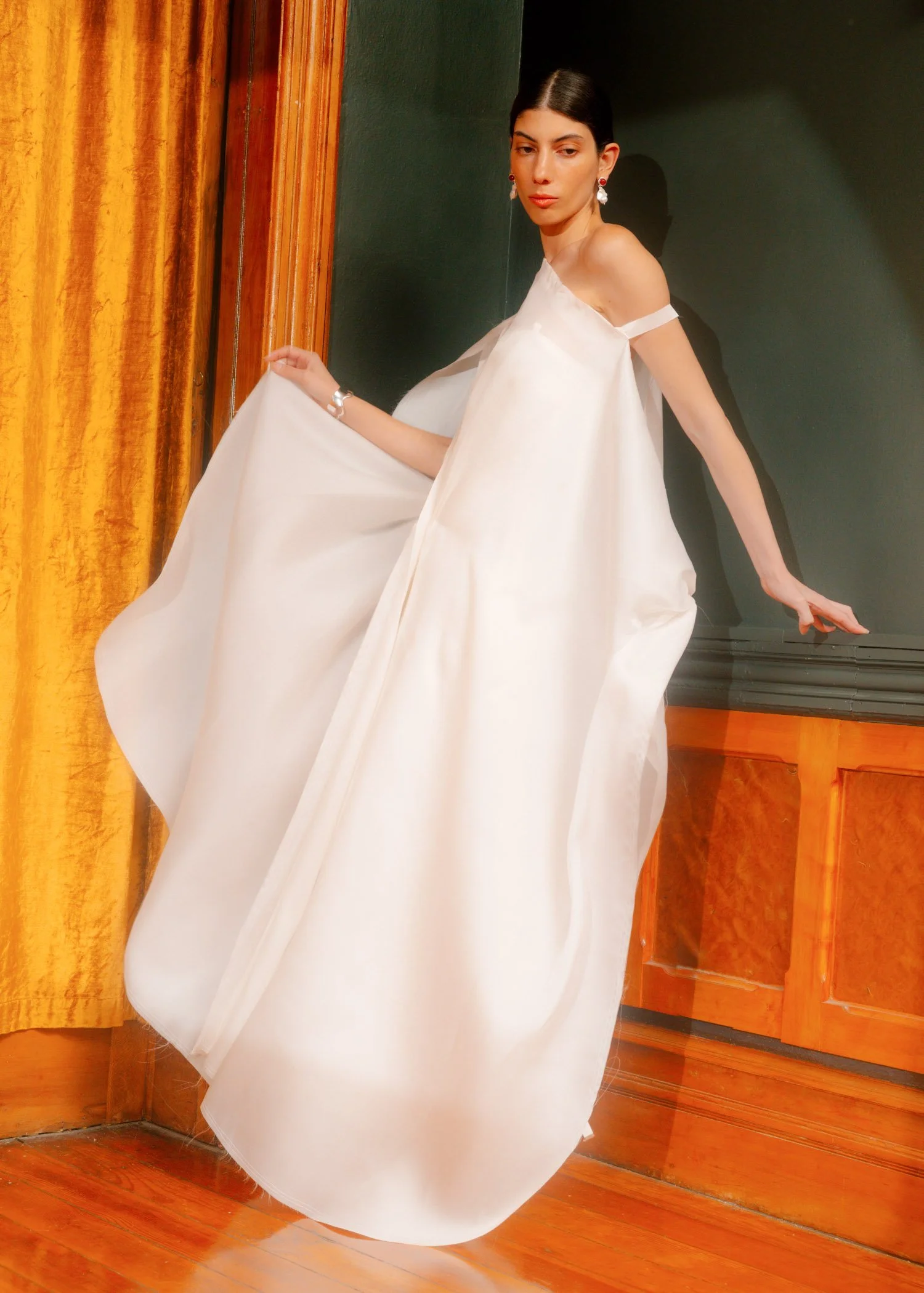 Delfina-Balda-Fantasia-Bridal-4-2027-2028-92.jpg