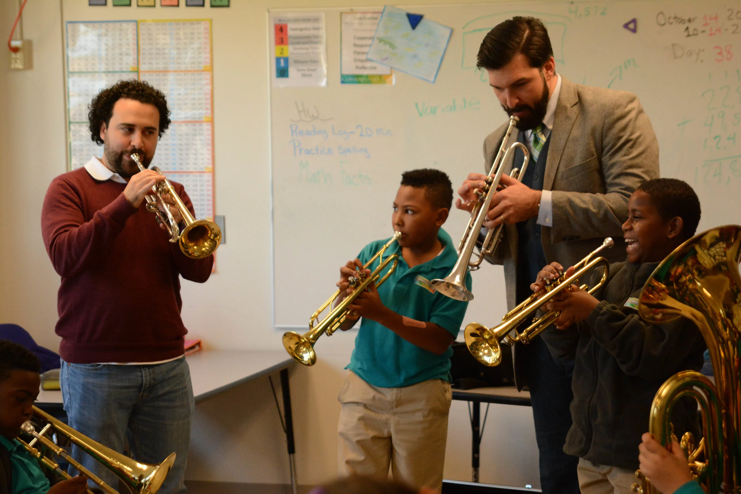 5th grade brass students play with Andres Gonzalez, principal trumpet of the Simón Bolívar Orchestra.