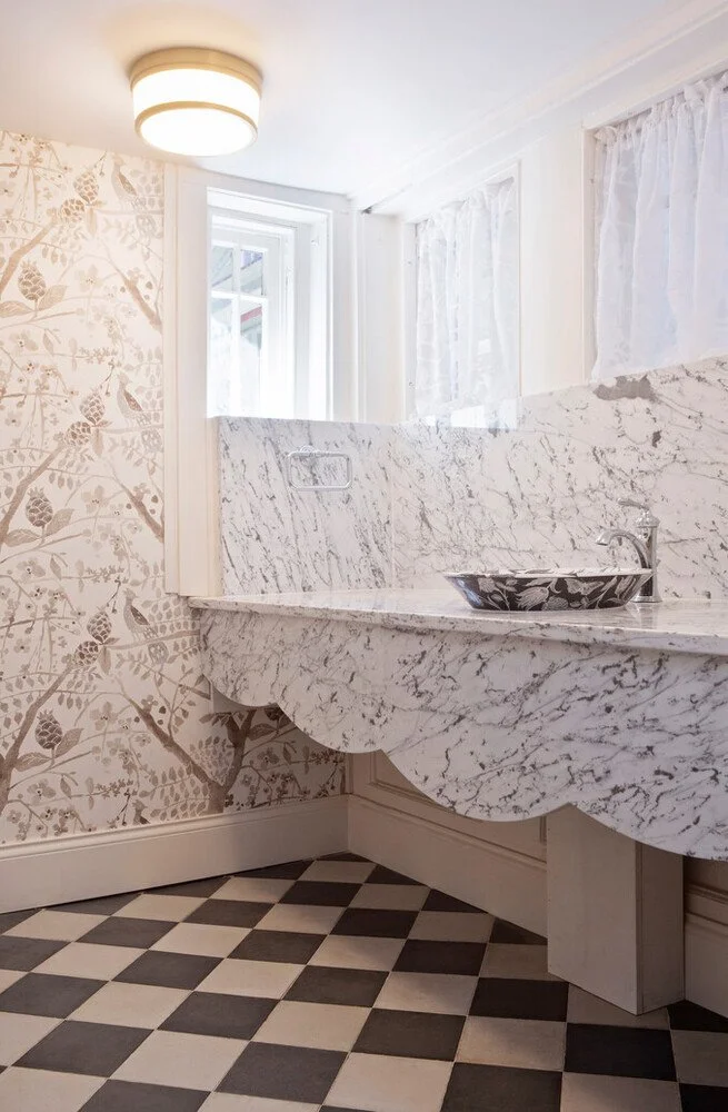 DAL_BargainMansions_E608_QU01_QU05_M702_HalfBath_07.jpg