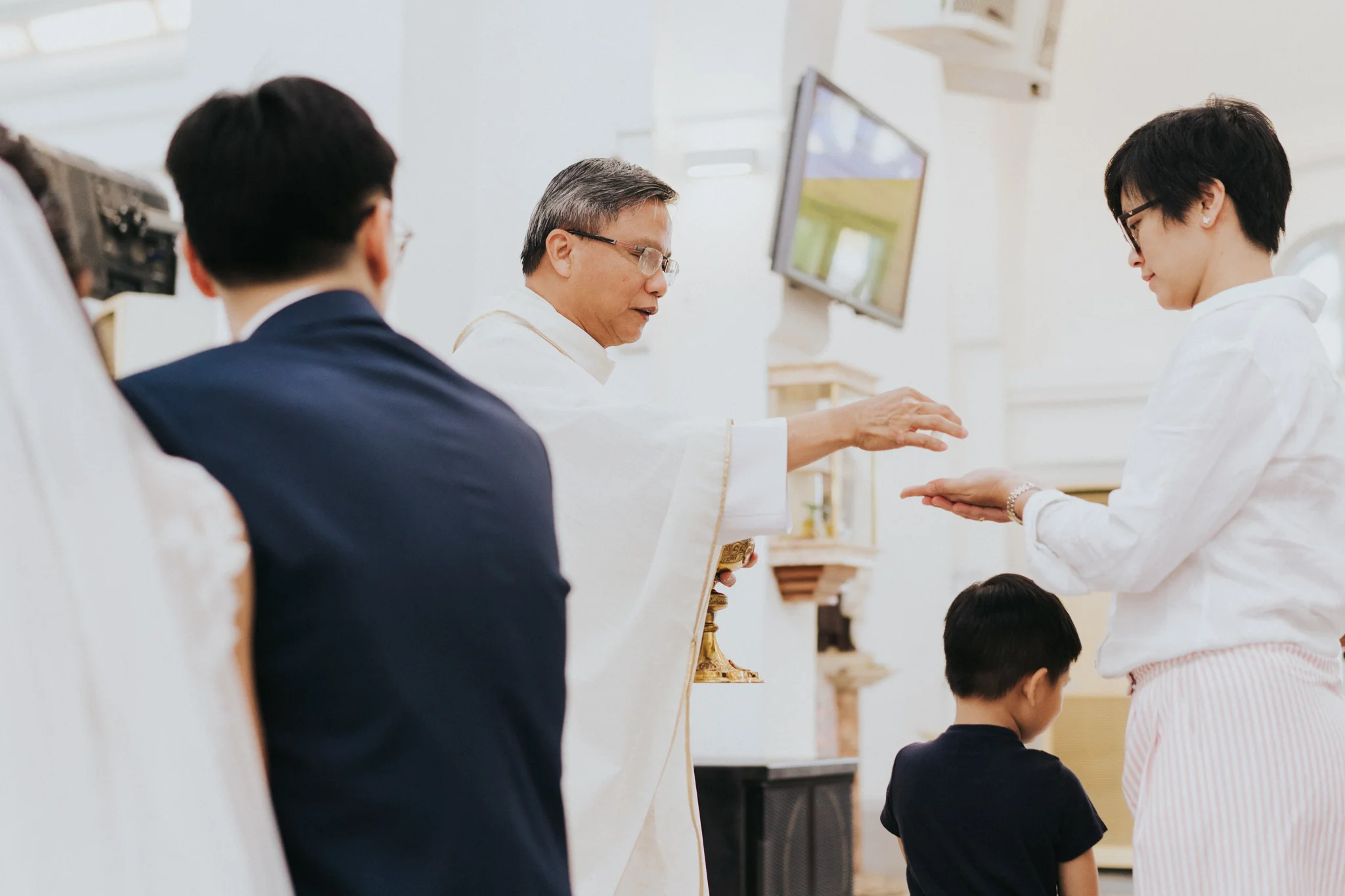SingaporeWeddingPhotographer_FourSeasonsHotel_ChurchofStTeresa-53.jpg