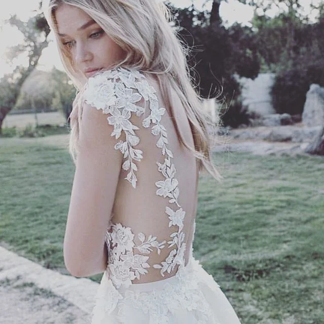 This lace detail is incredible! Via @idancohenofficial and @bridalmusings #weddingdress #lace #fashion #highfashion #designer #couture #pretty #bridaldress