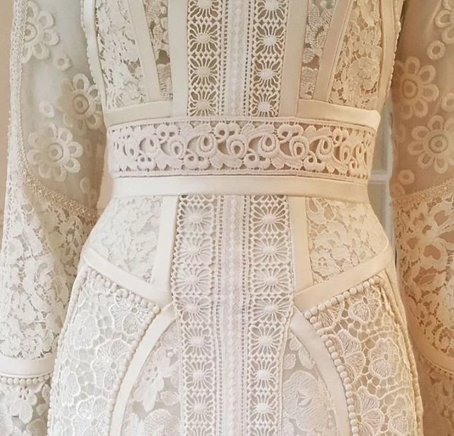 Incredible laces, created to mould themselves around the body by @claesiversen #lacecouture #beautiful