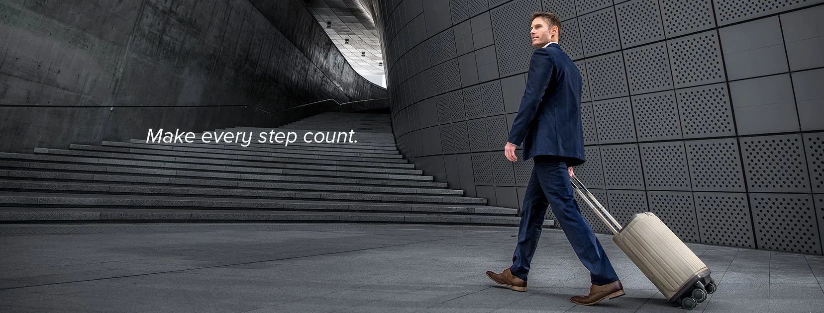 Rollogo-Escape-smart-luggage-mobile-office-business-man-walking.jpg