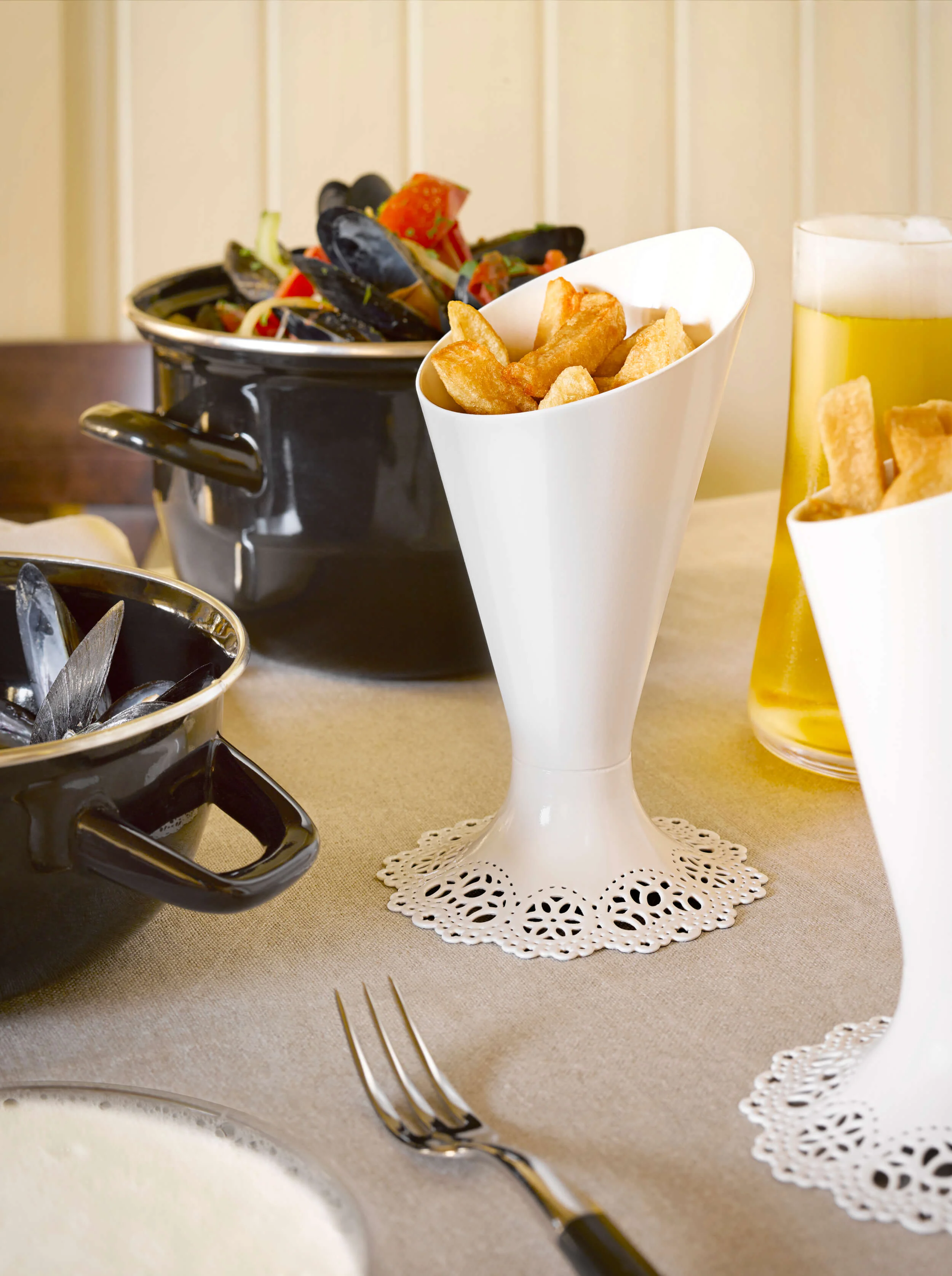 Alessi-Dentelle- fries-holder-with mussels.jpg