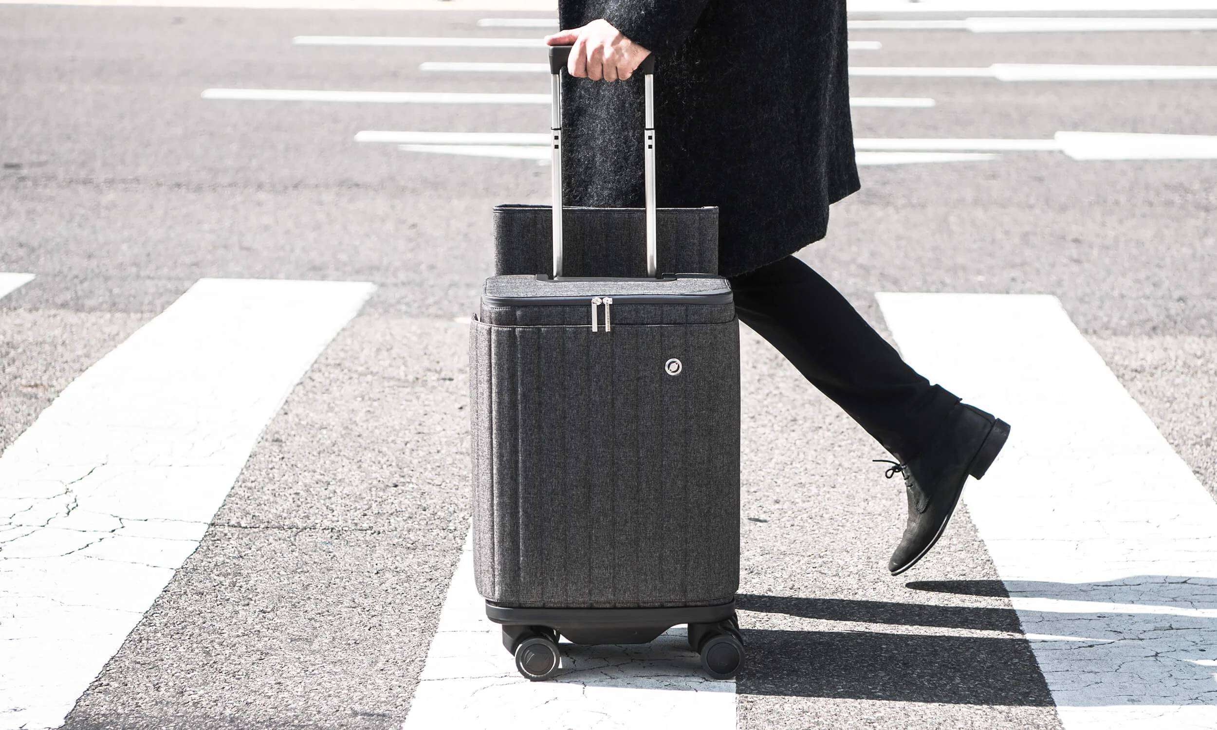 Studio Gooris Product Design Escape Smart Luggage For Rollogo