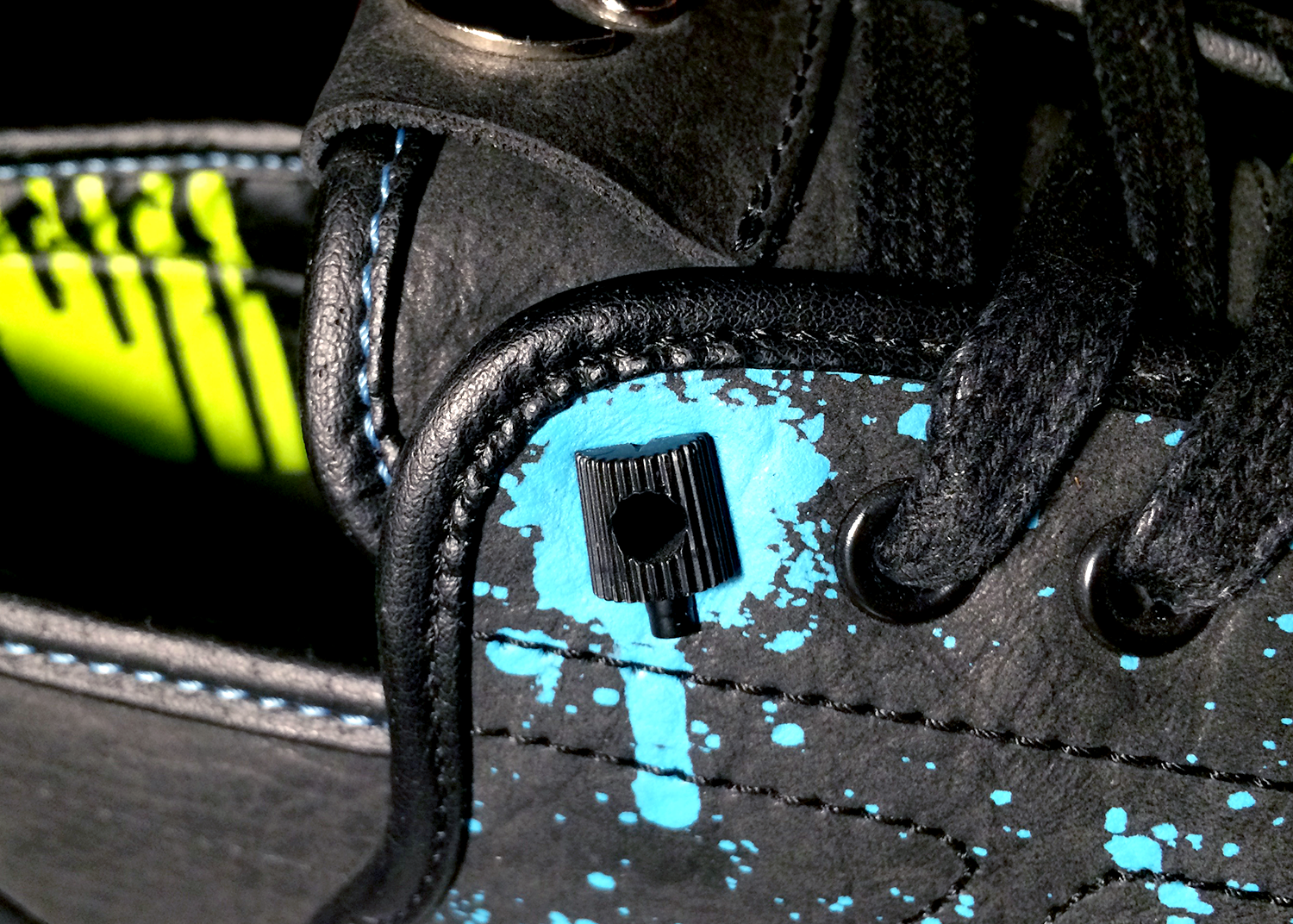 risk_shoe_eyelet_img1.png
