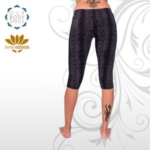 Snake Skin Print Quarter Yoga Pants - DGP 11