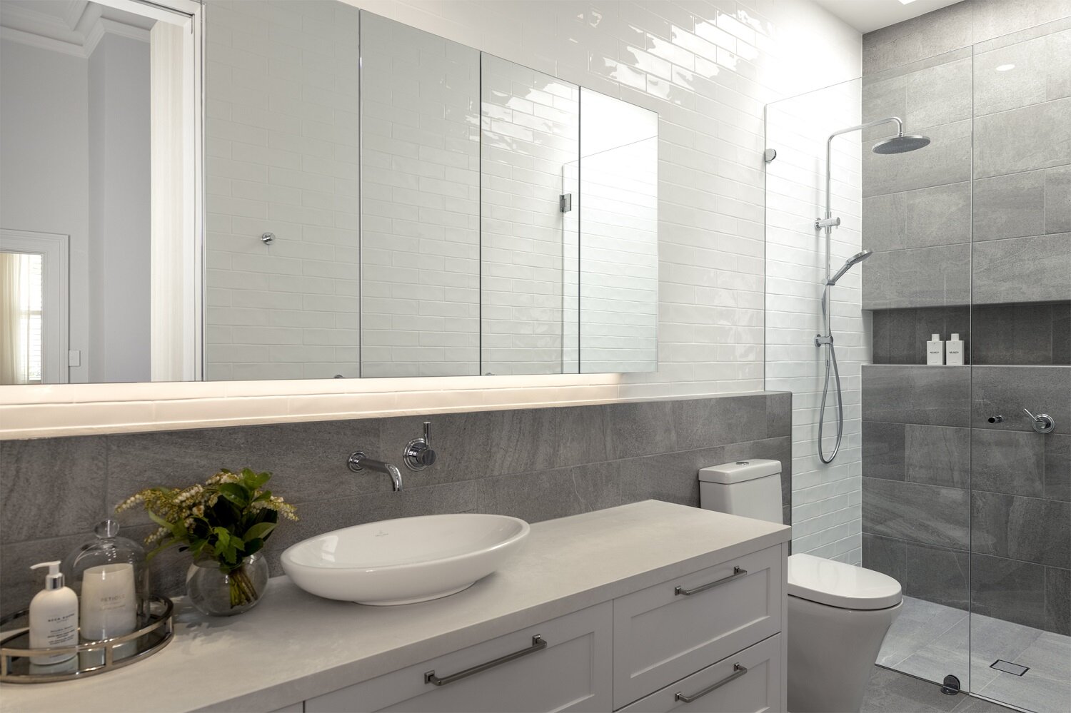 Ensuite_Vanity_Shower_SS.jpg