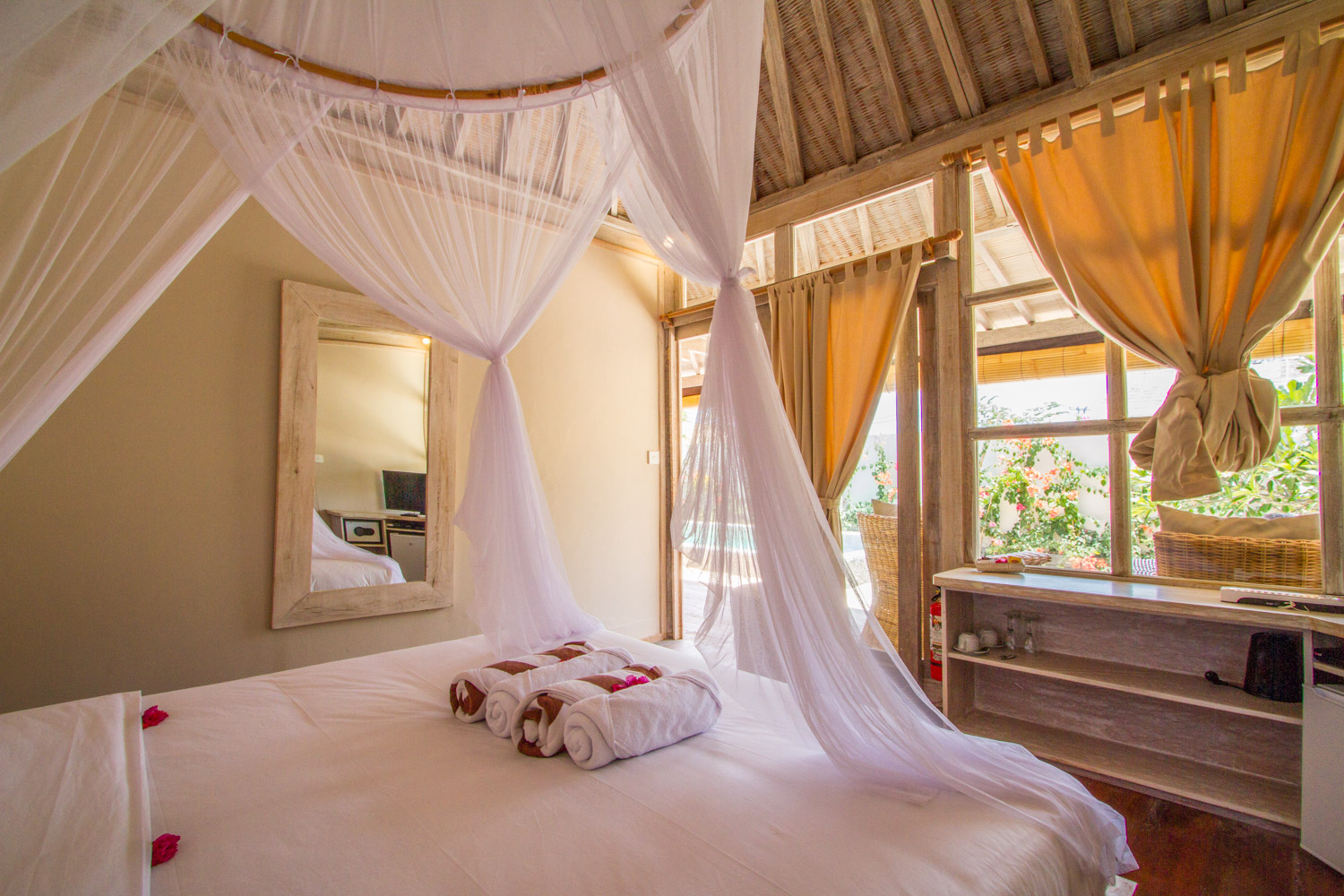 Bright 2 bedrooms villa with garden and pool - Avia Villa Resort Gili Meno