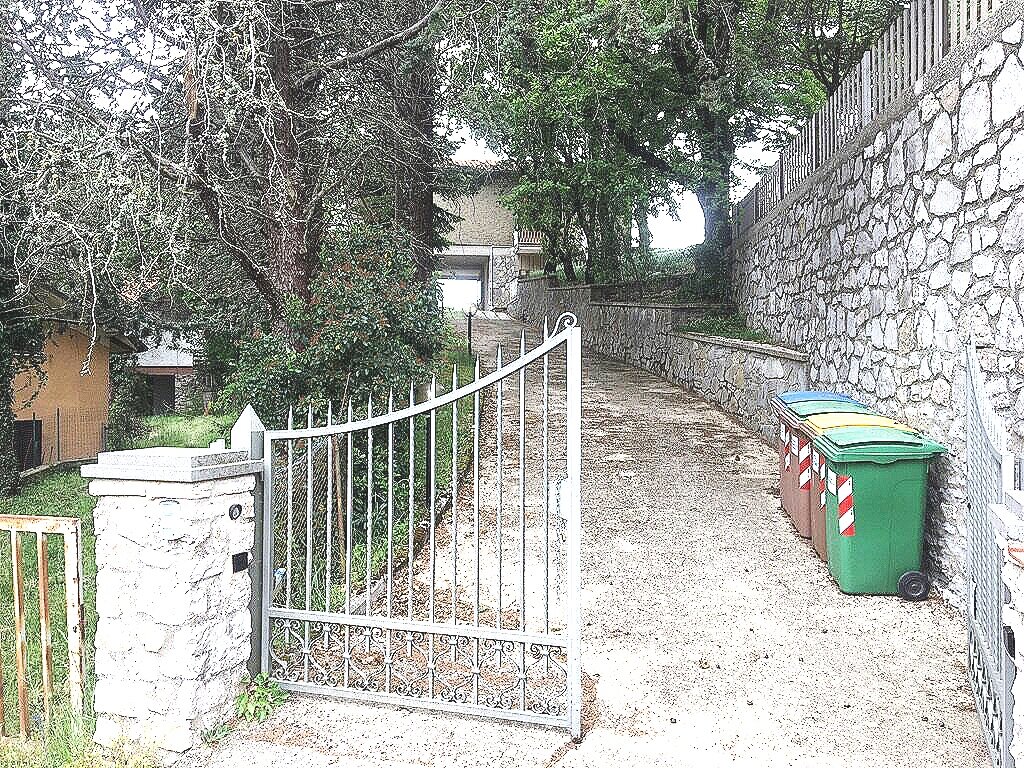 front+gate.jpg