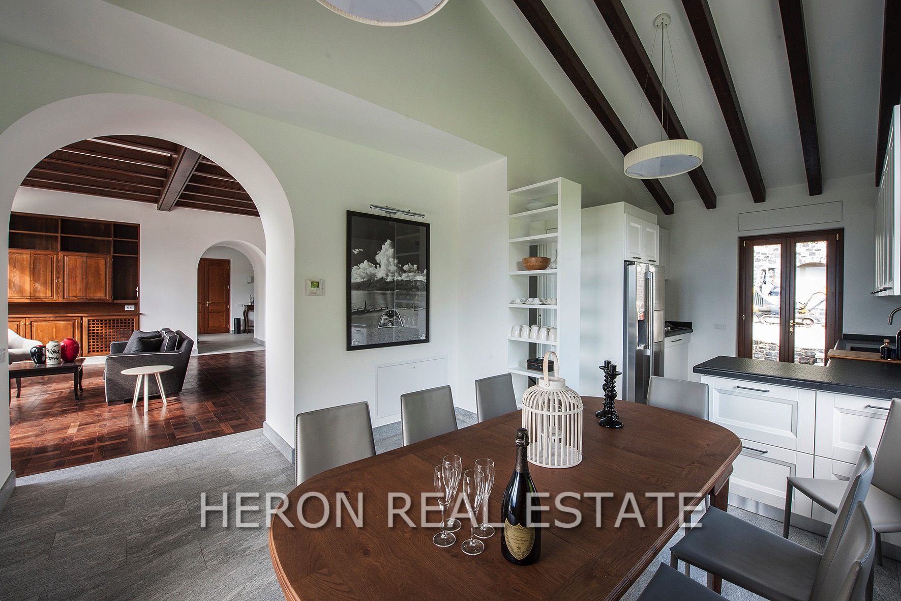 Villa mit Seeblick zum Verkauf