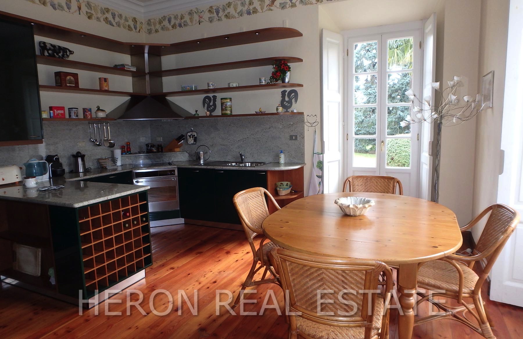 5 eat-in kitchen.jpg