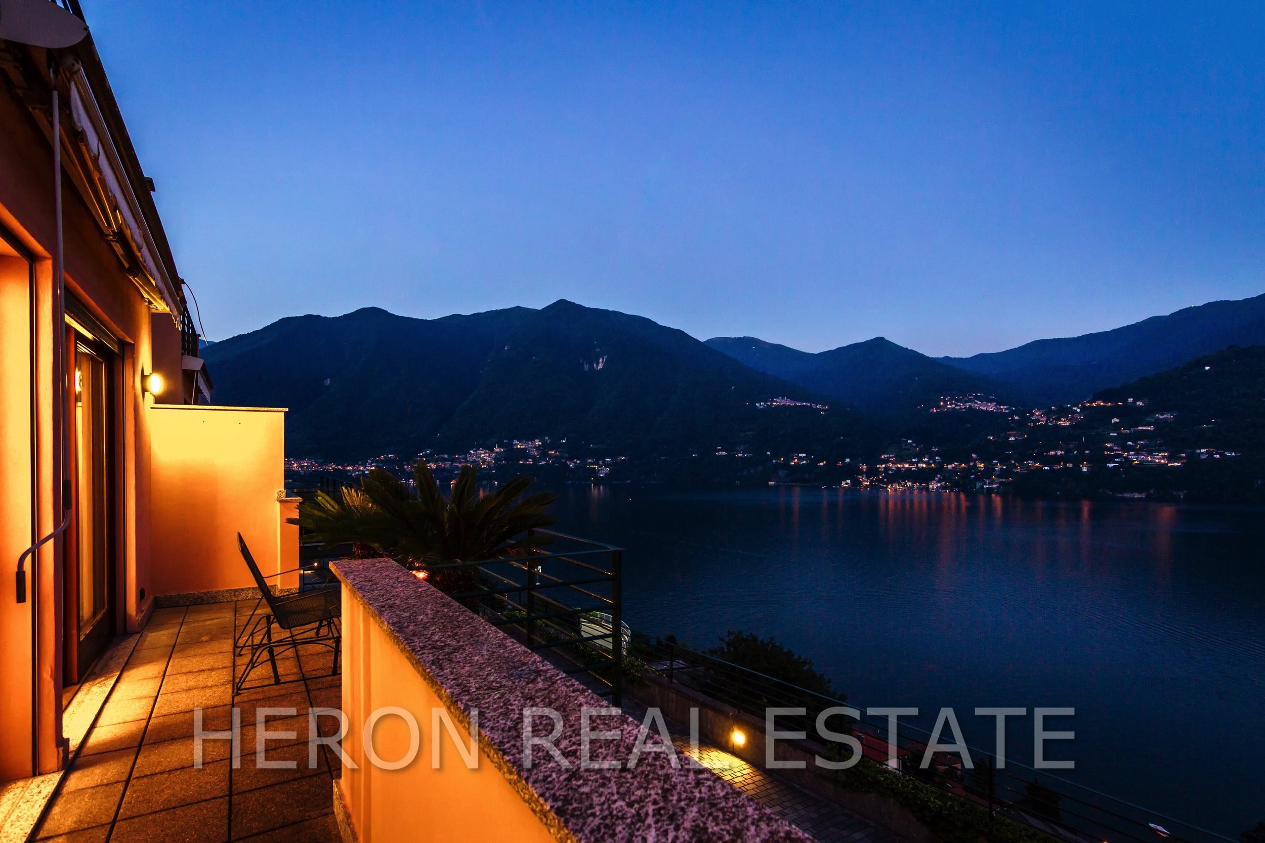 2 Carate urio vista by night .jpg