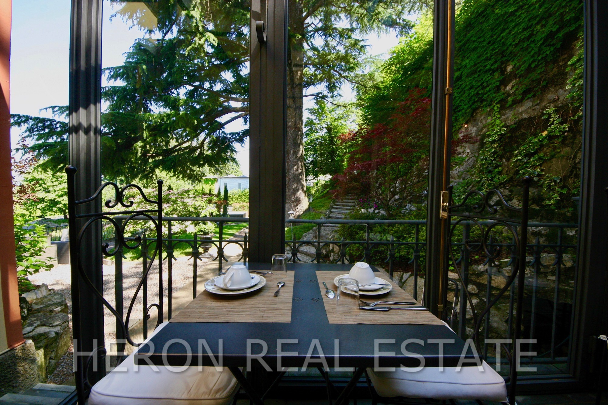 Brunate veranda 2.jpg