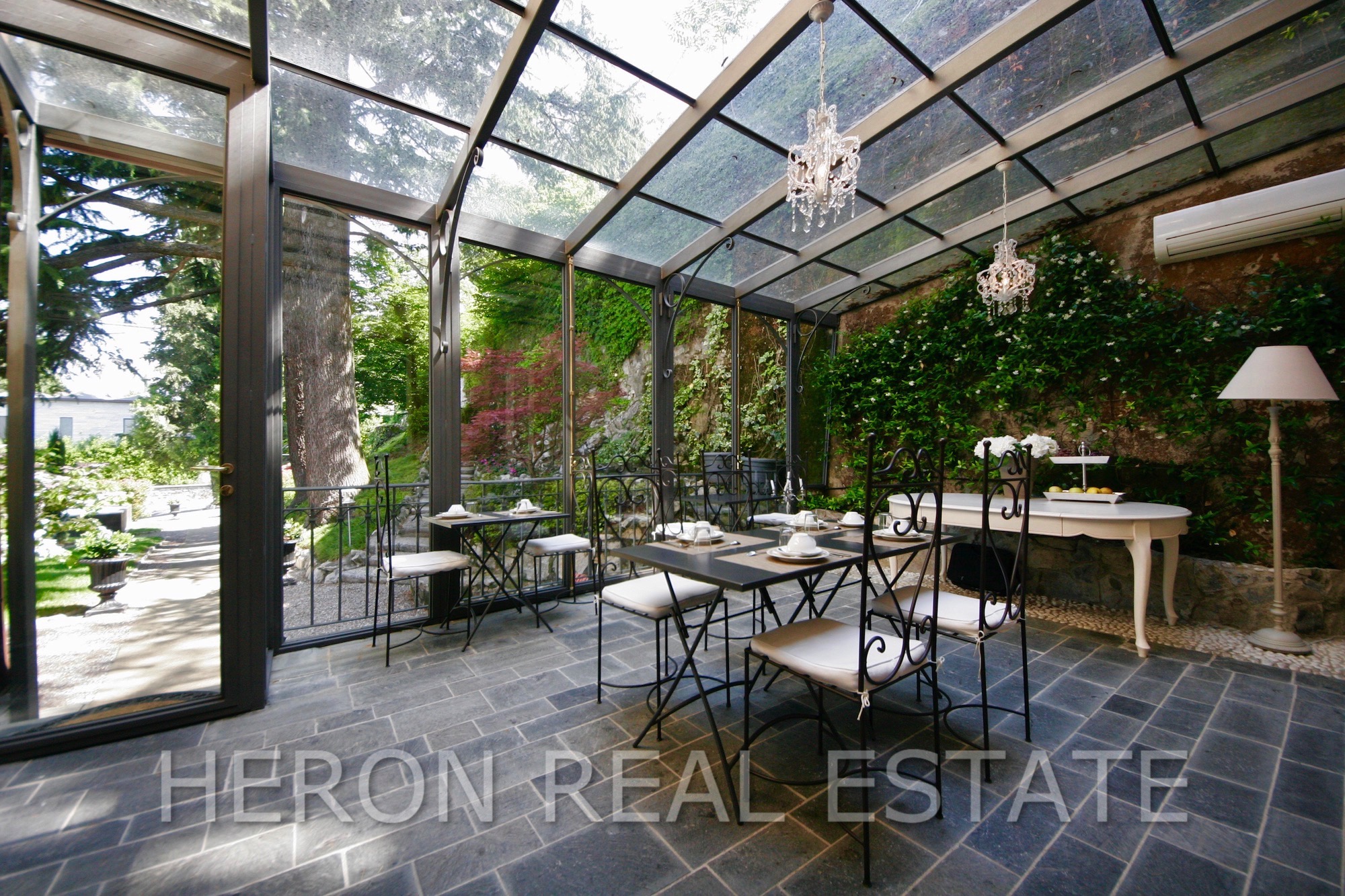 Brunate veranda.jpg