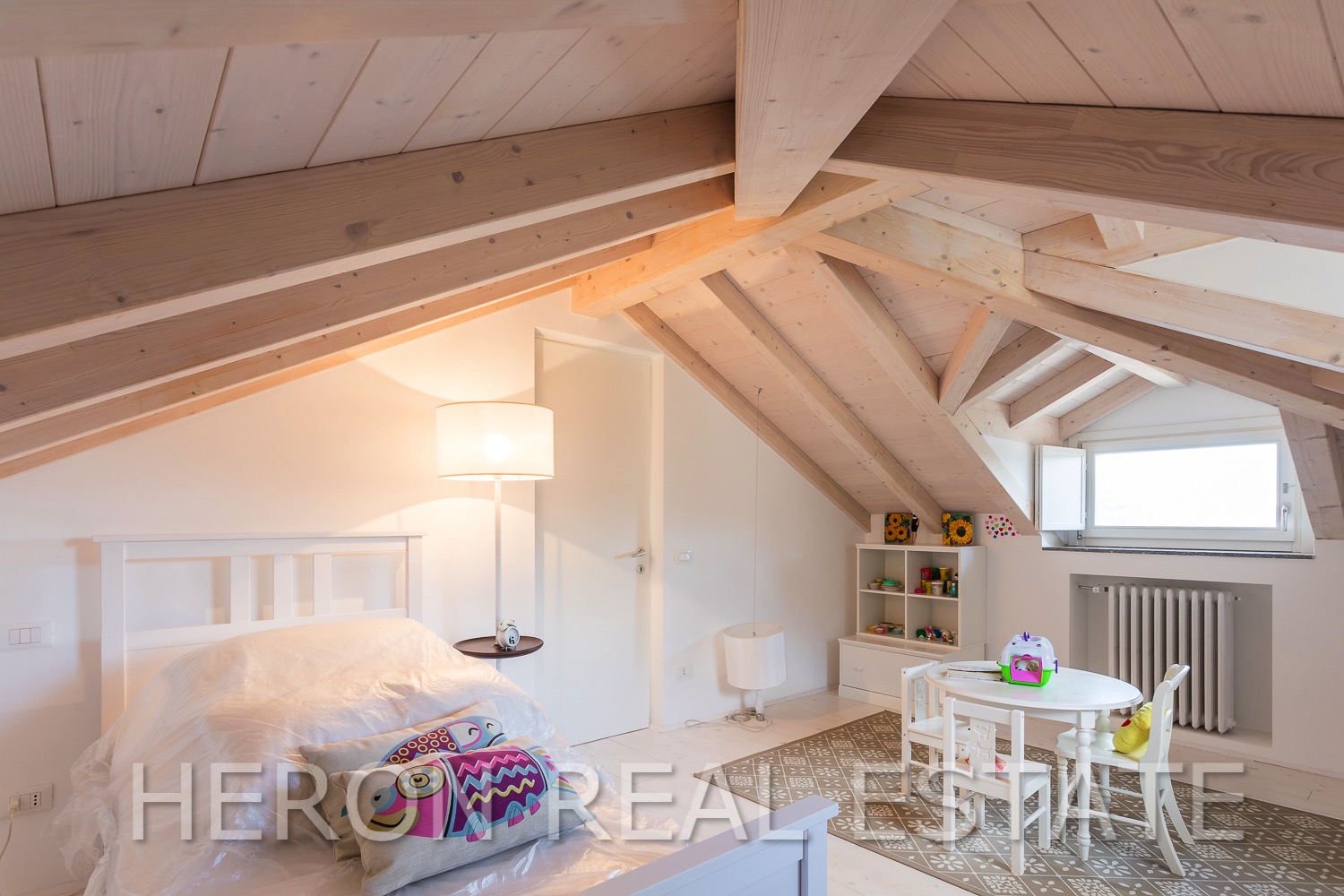 girl's bedroom.jpg