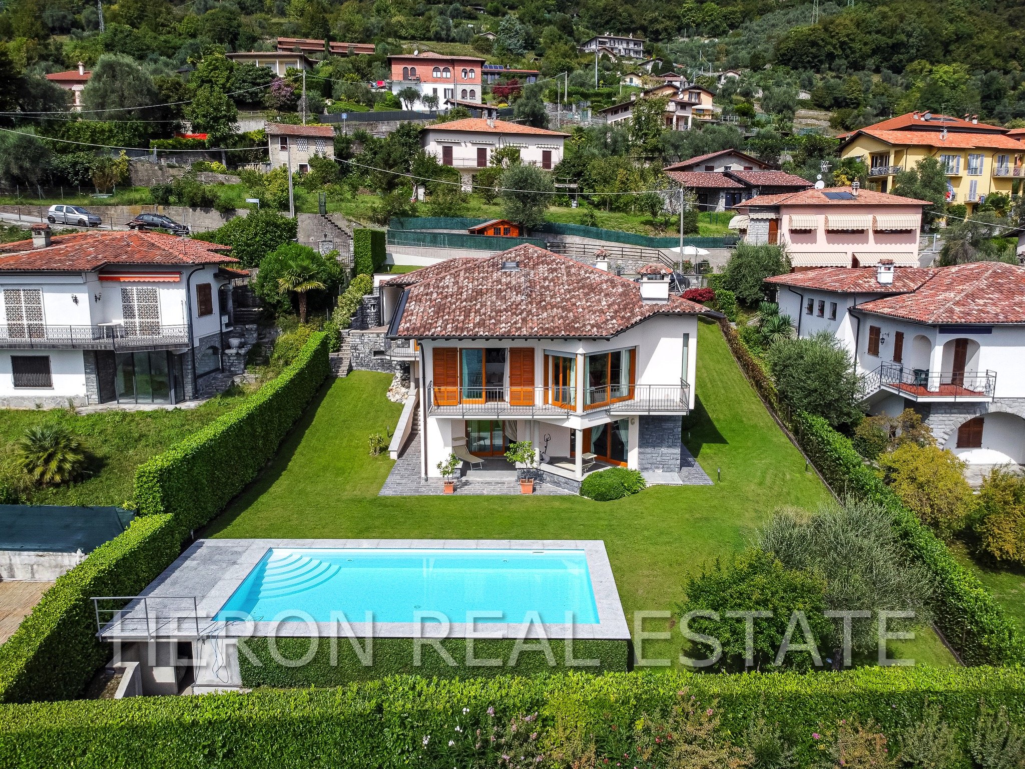 Villa in Mezzagra with pool for sale.jpg