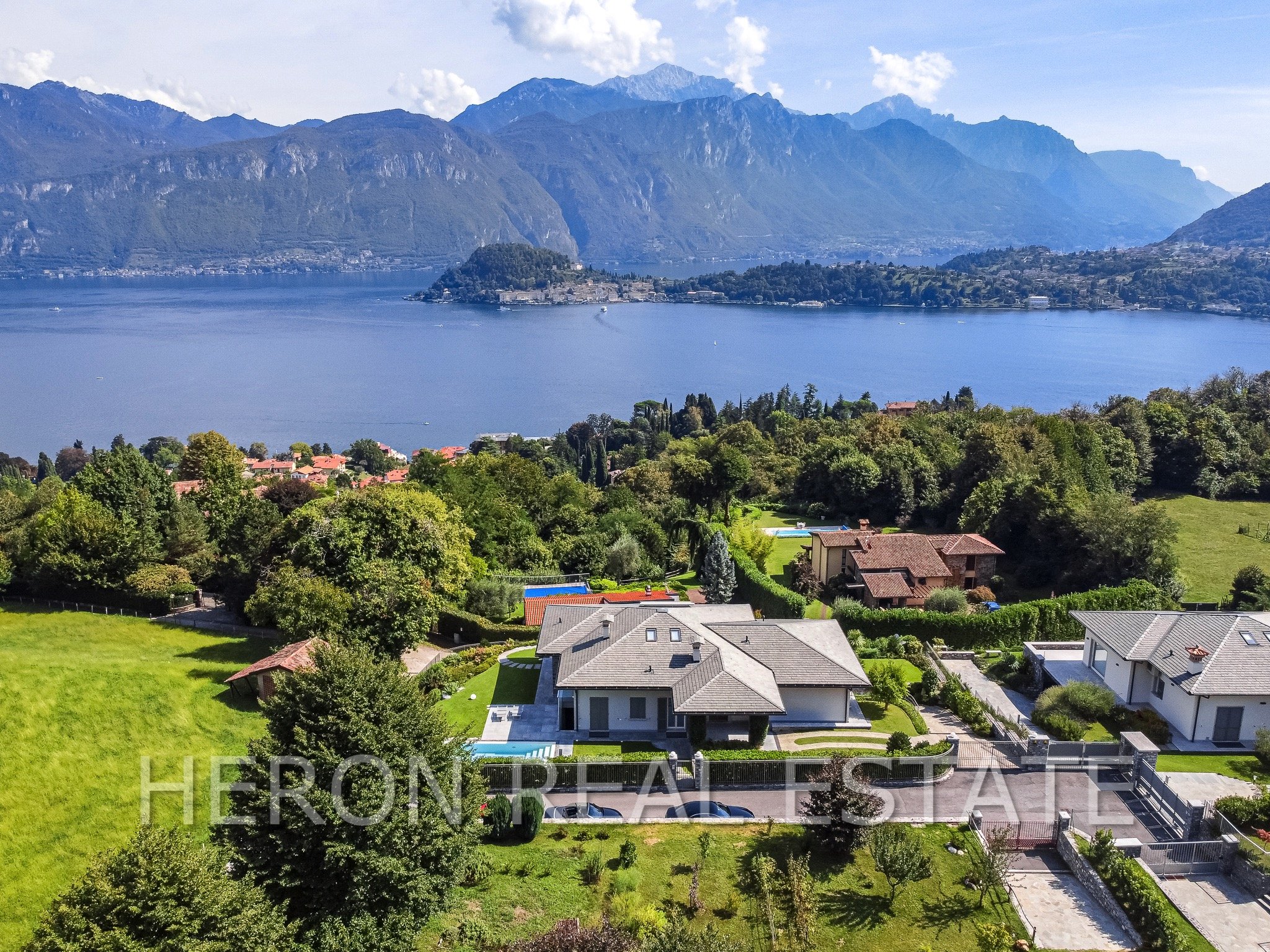Villa with lake view Griante sale.jpg