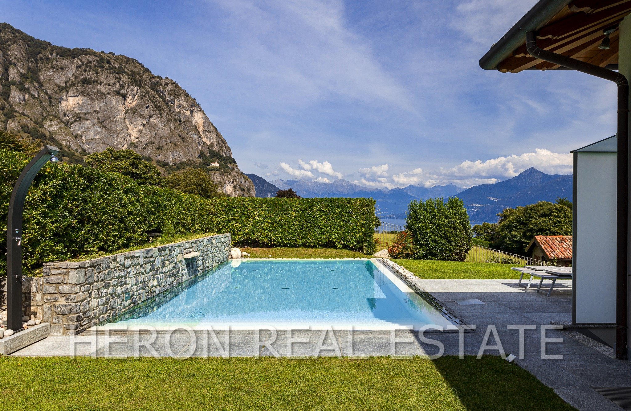 Villa with pool in griante for sale.jpg