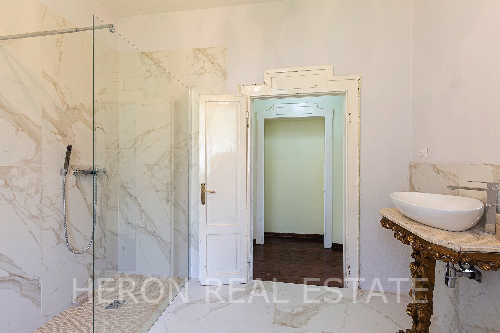 marble bathroom lake como.jpg