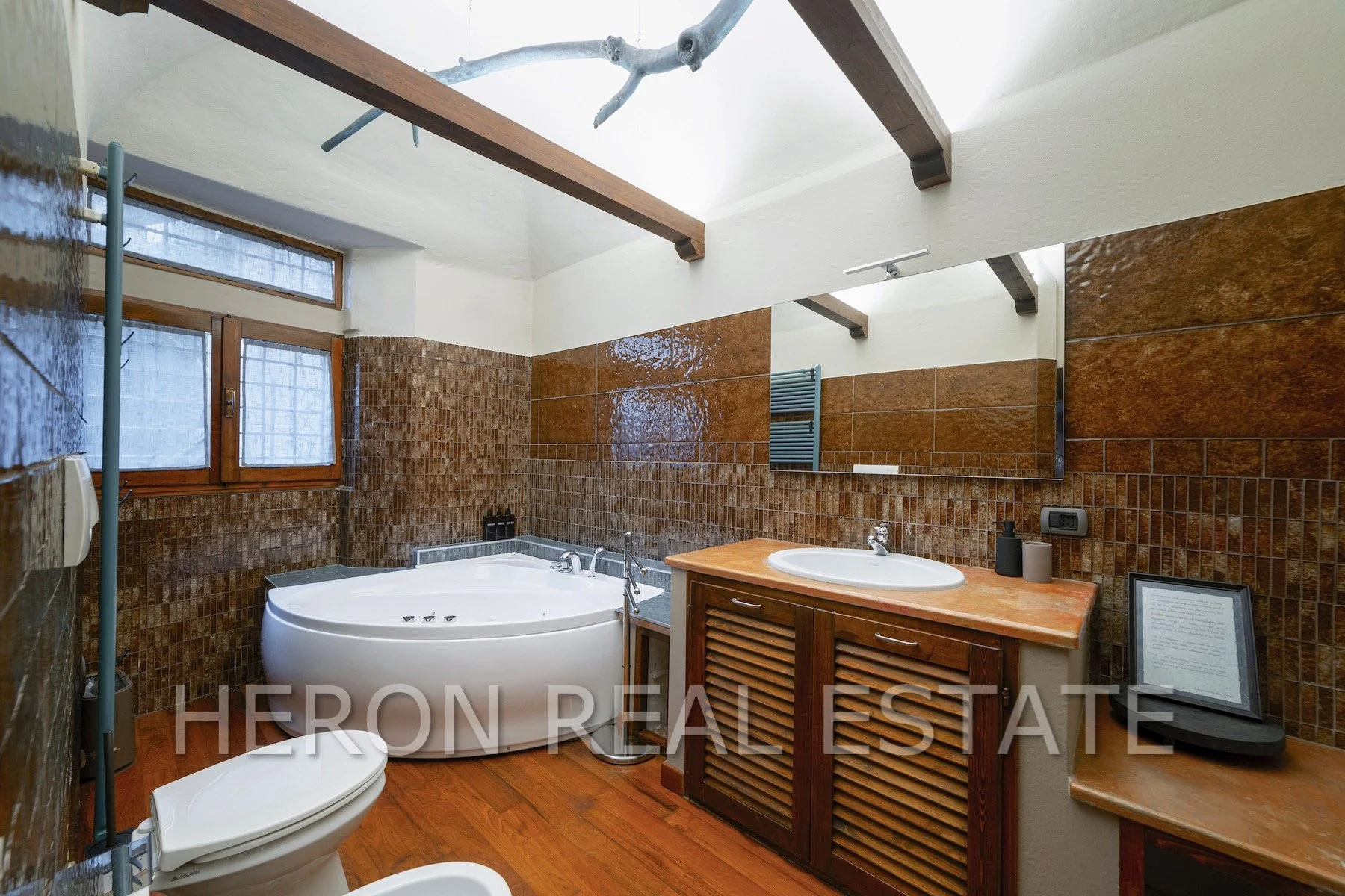 11 bagno jacuzzi.jpg