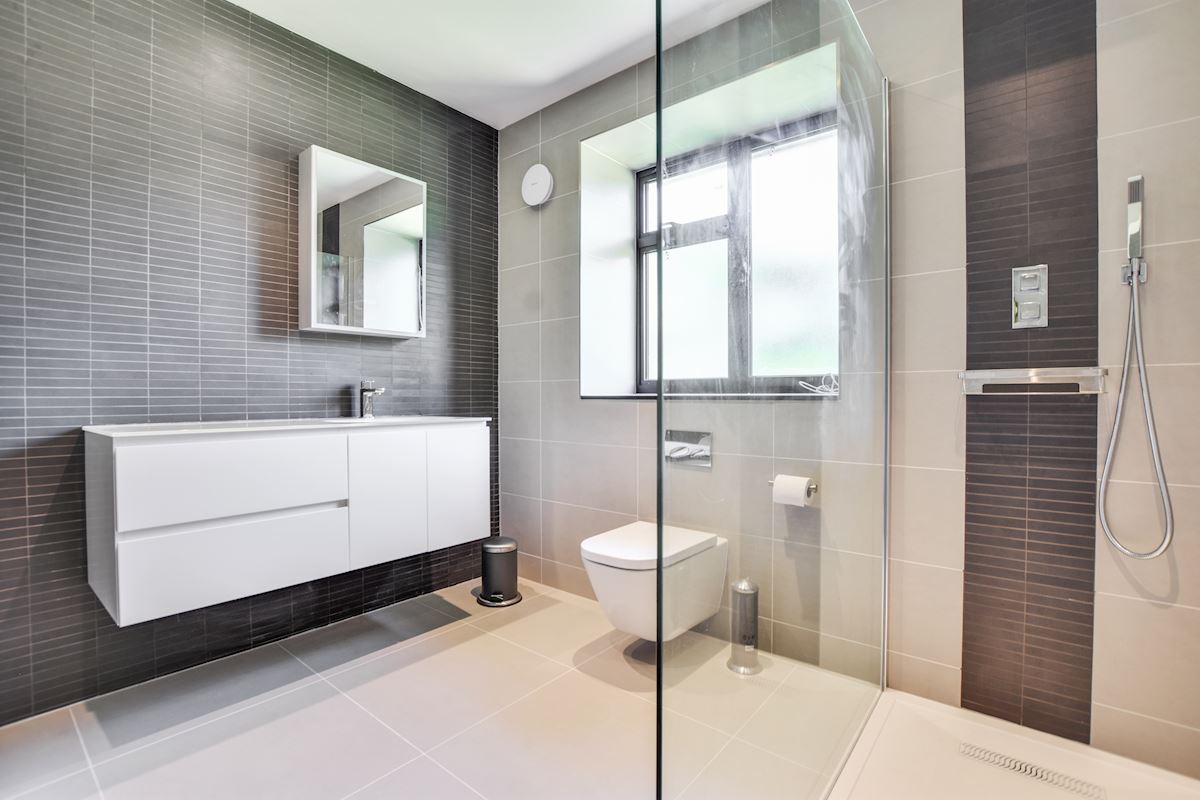 23d9f4c4-2783-4647-a654-a5afee4d9b4adnsl - 92 sandymount avenue - ensuite1-medium.jpg