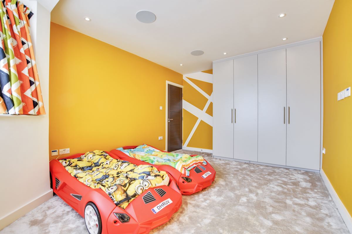 47ed49cf-8d02-4f57-9e67-88ff44038a43dnsl - 92 sandymount avenue - scnd bedroom angle1-medium.jpg